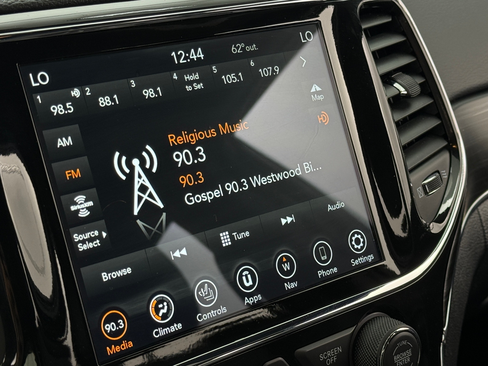 Thumbnail: 2022 Jeep Grand Cherokee - 3