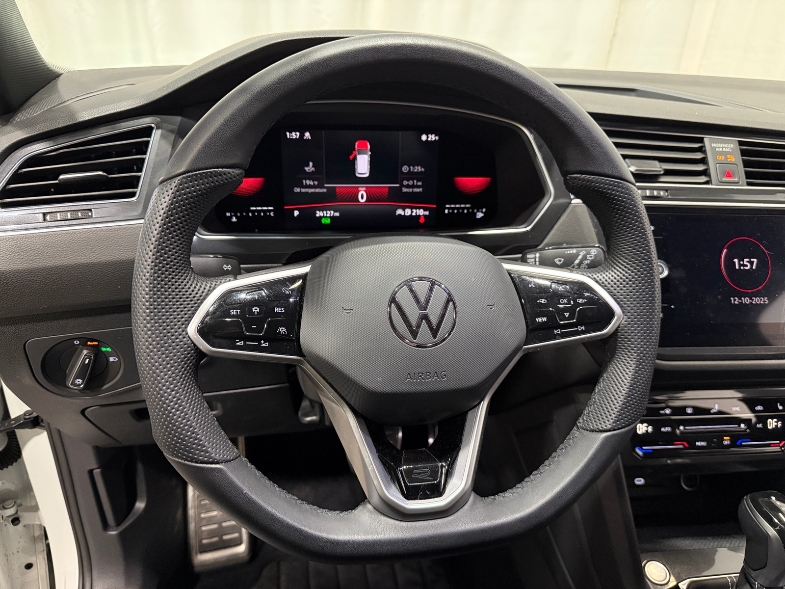 Thumbnail: 2022 Volkswagen Tiguan - 4