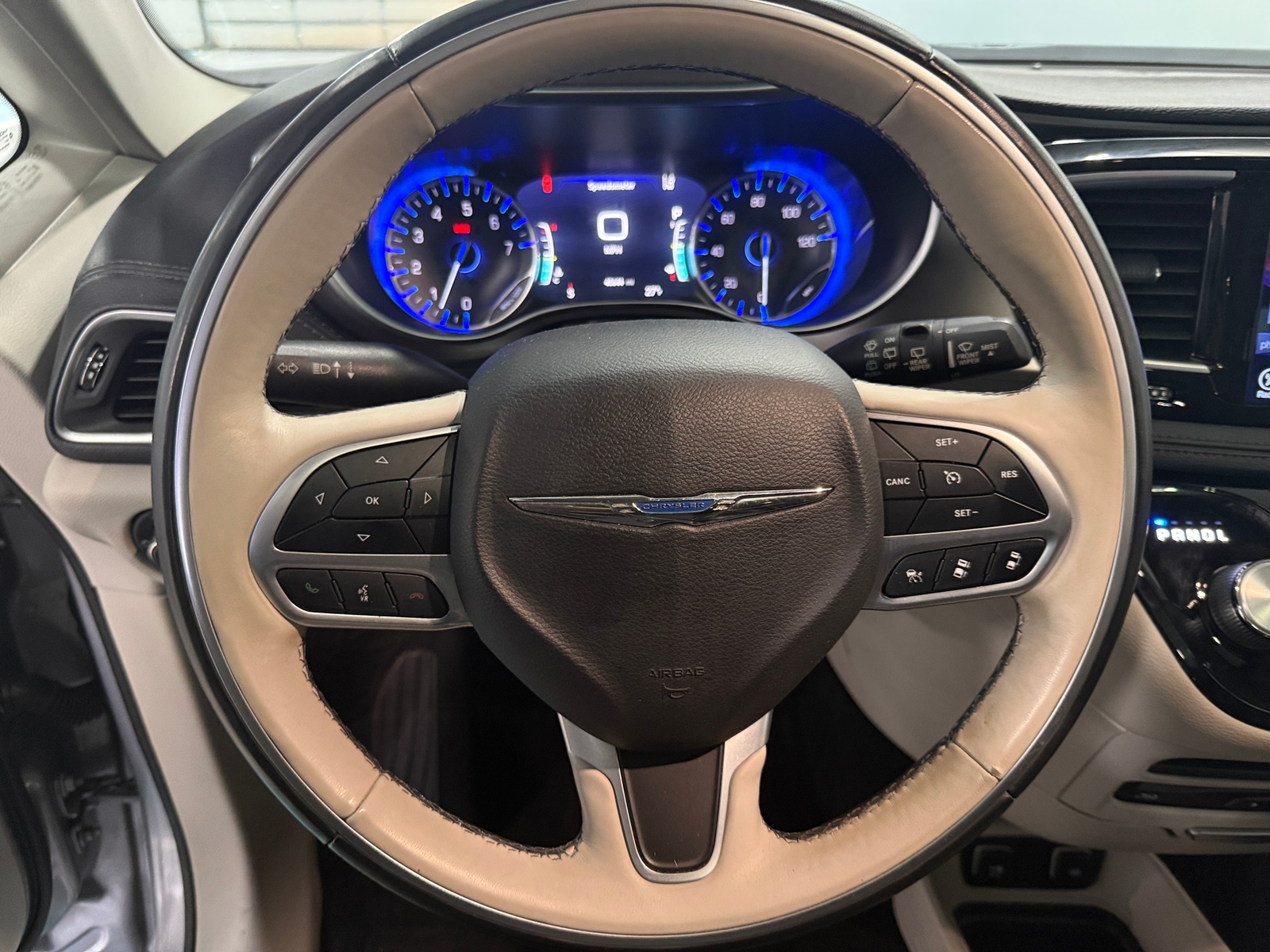 Thumbnail: 2017 Chrysler Pacifica - 4