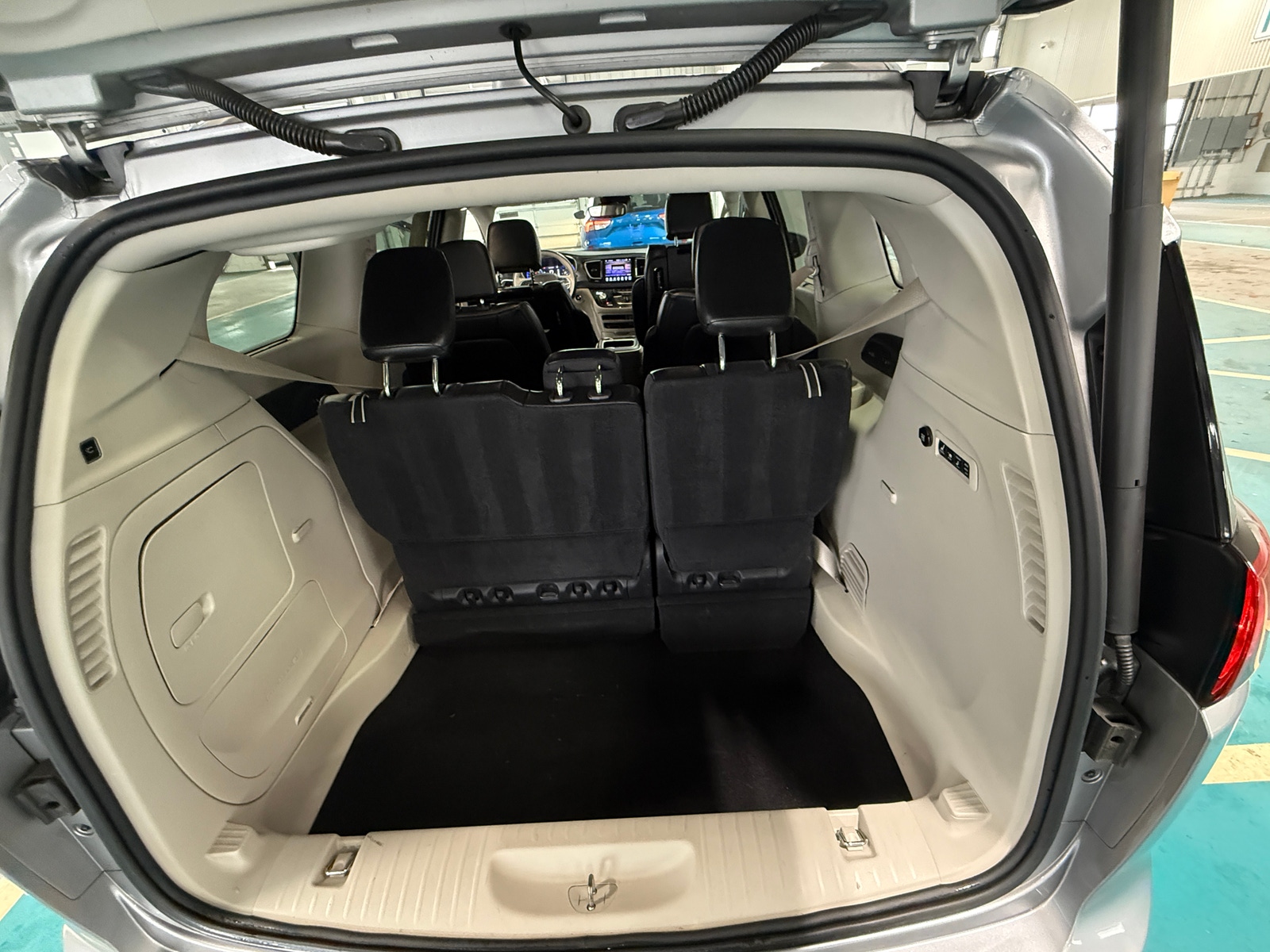 Thumbnail: 2017 Chrysler Pacifica - 6