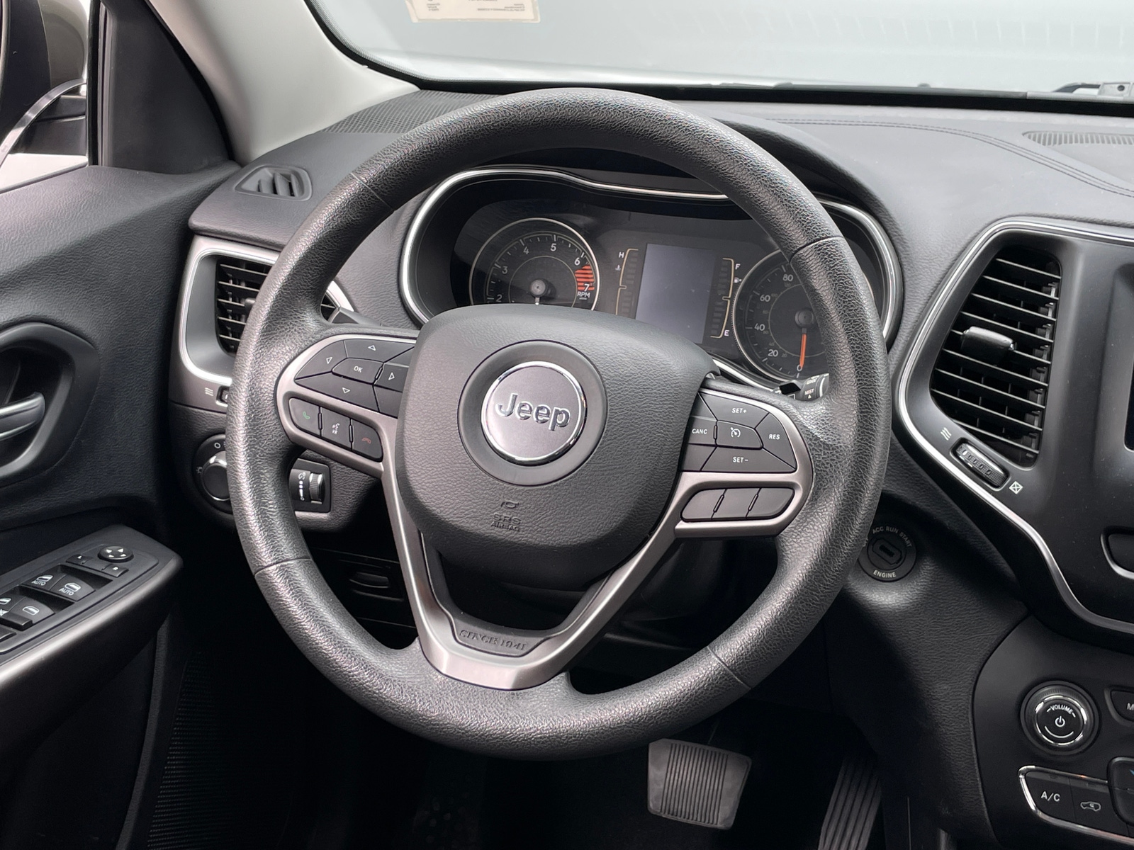 Thumbnail: 2021 Jeep Cherokee - 5