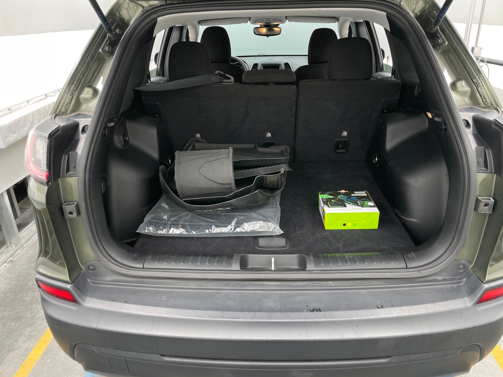 Thumbnail: 2021 Jeep Cherokee - 7