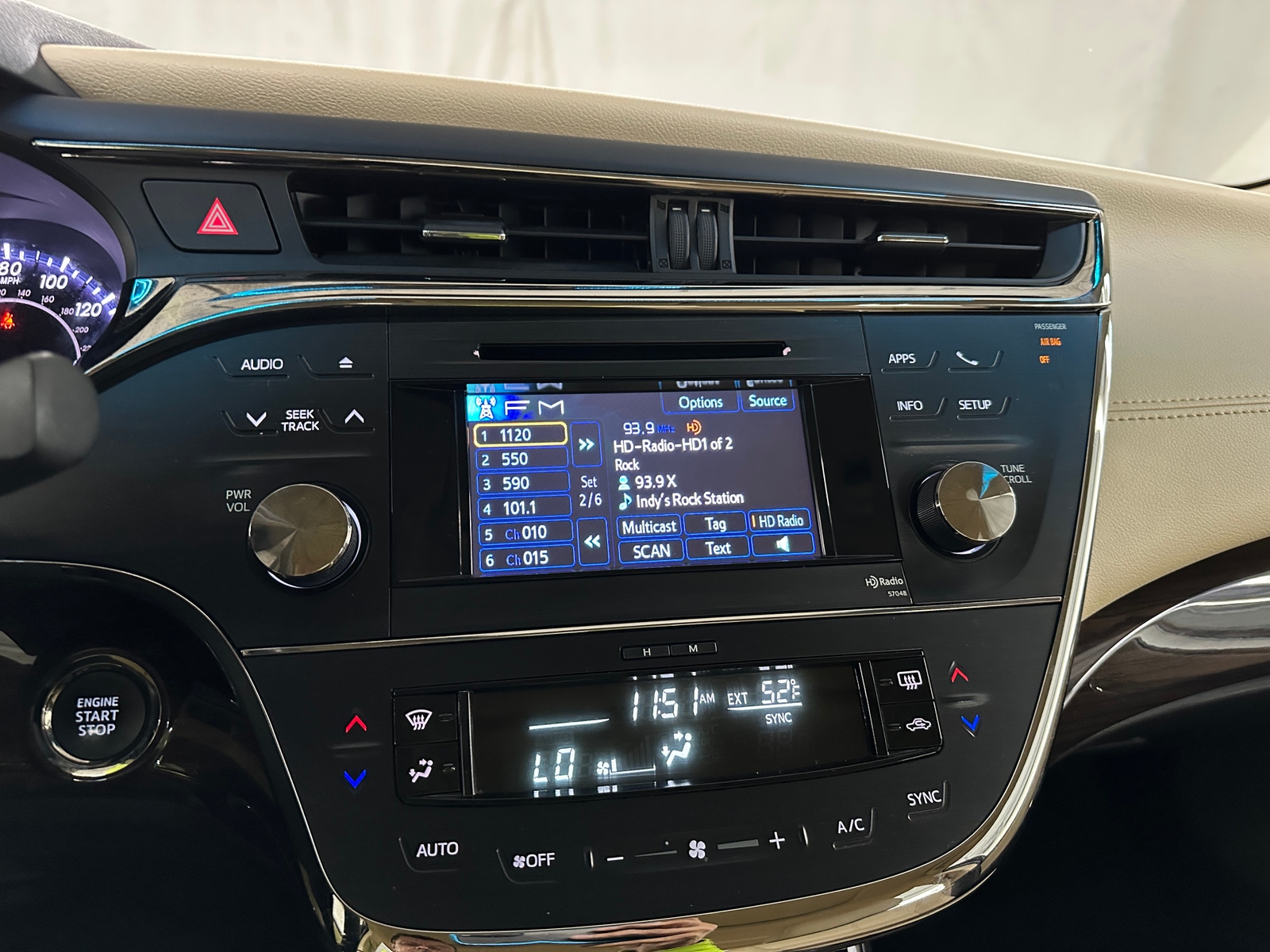 Thumbnail: 2013 Toyota Avalon - 3