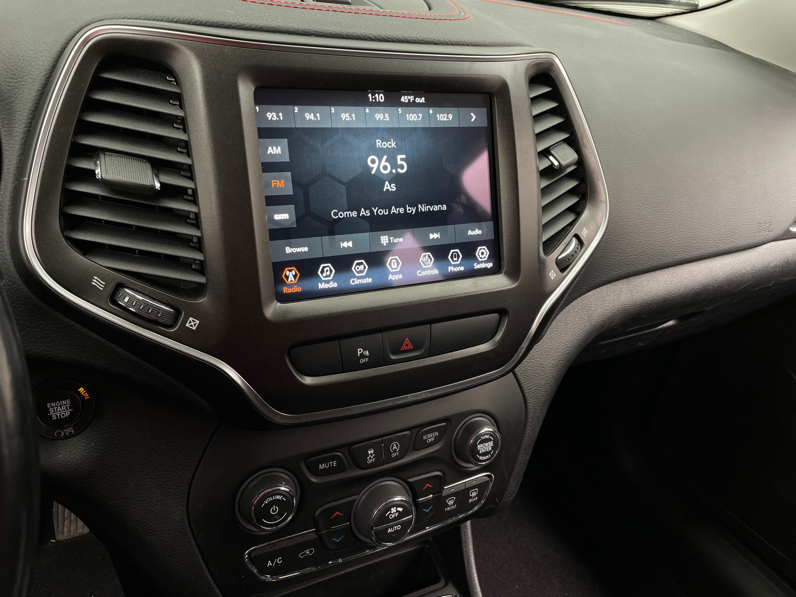 Thumbnail: 2020 Jeep Cherokee - 3