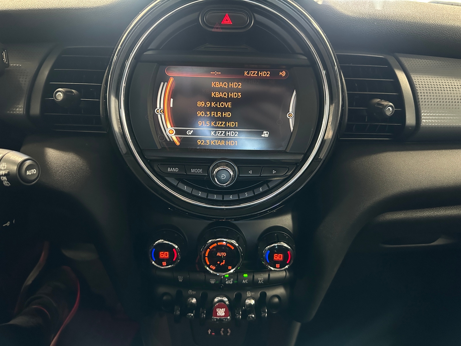 Thumbnail: 2016 MINI Cooper Hardtop - 3