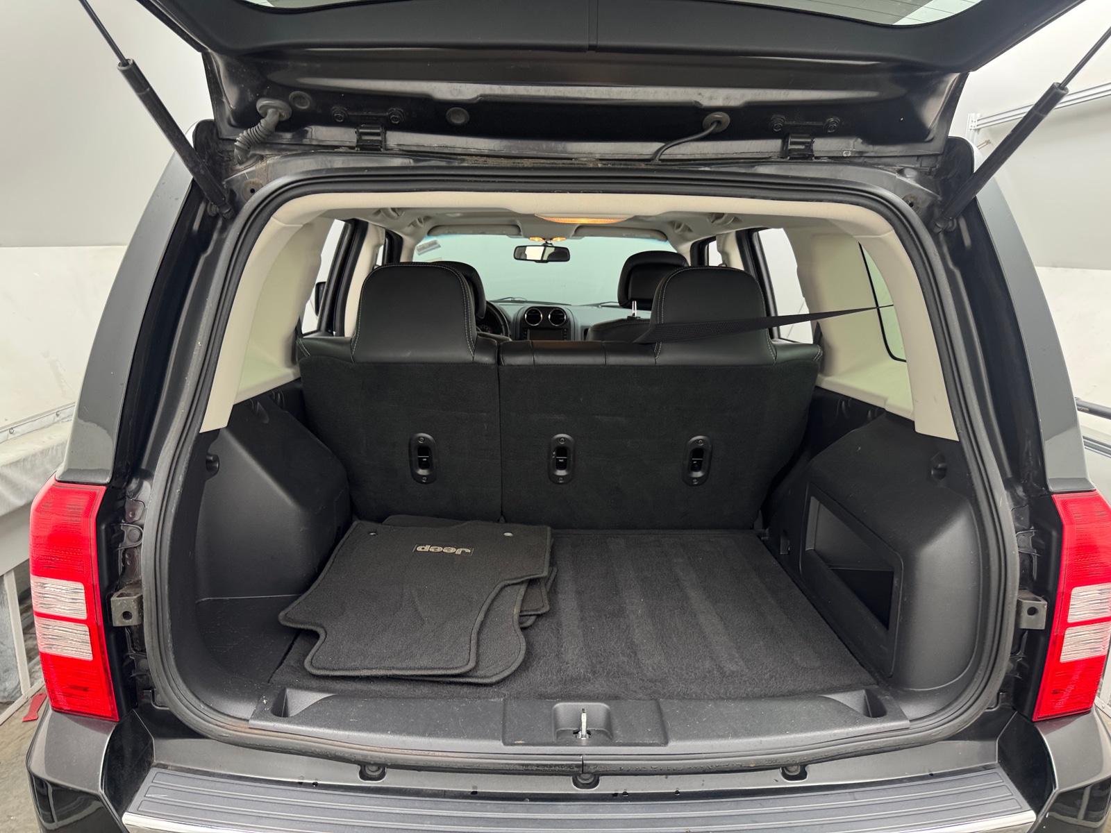 Thumbnail: 2017 Jeep Patriot - 6