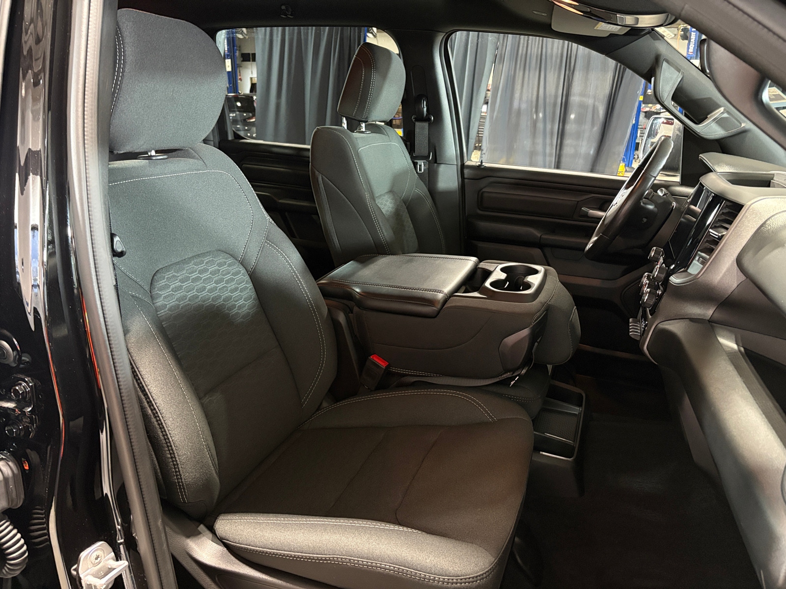 Thumbnail: 2025 RAM 1500 - 2