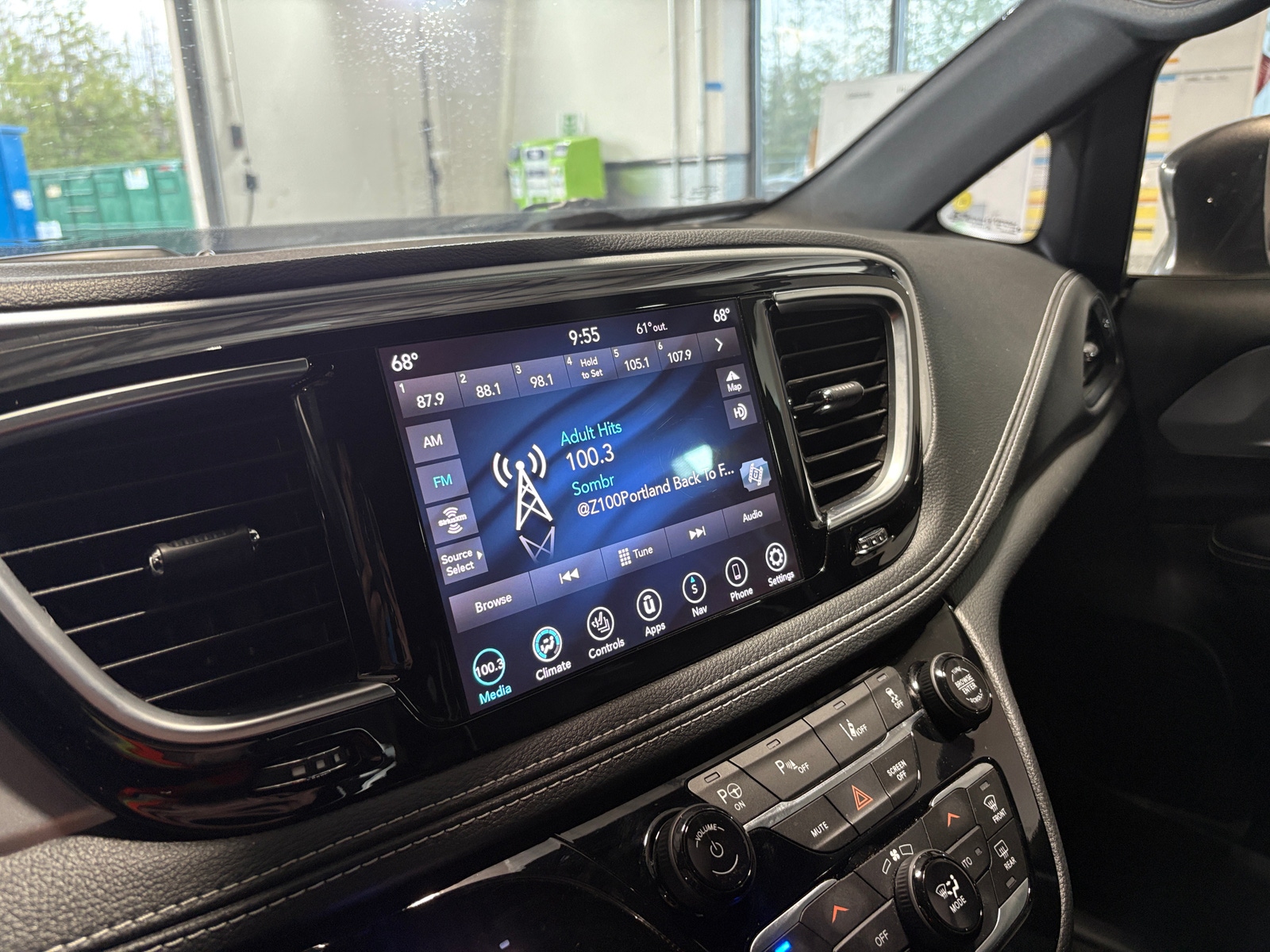 Thumbnail: 2020 Chrysler Pacifica - 3