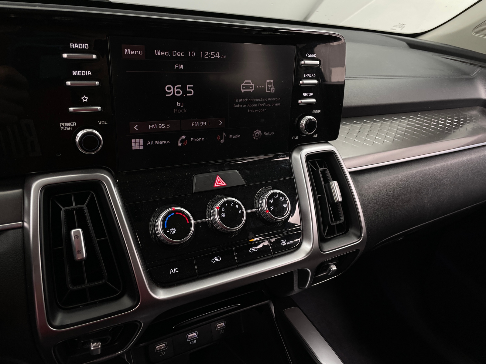 Thumbnail: 2022 Kia Sorento - 4