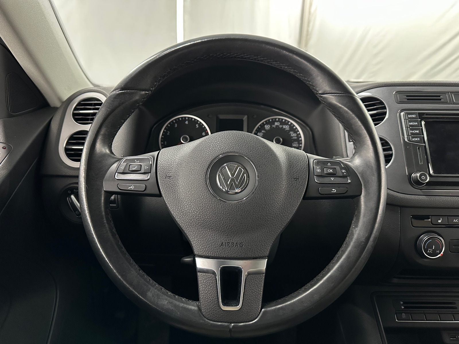 Thumbnail: 2017 Volkswagen Tiguan - 5