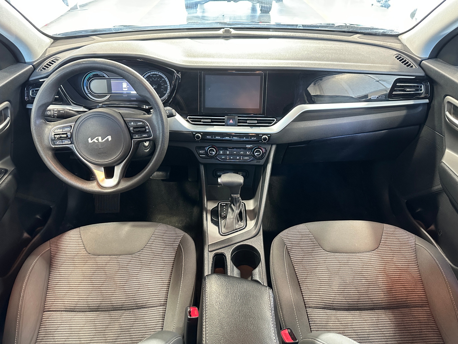 Thumbnail: 2022 Kia Niro - 3