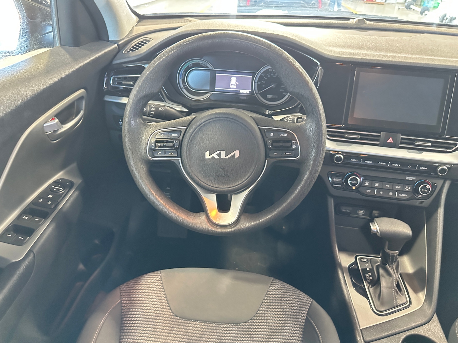 Thumbnail: 2022 Kia Niro - 5