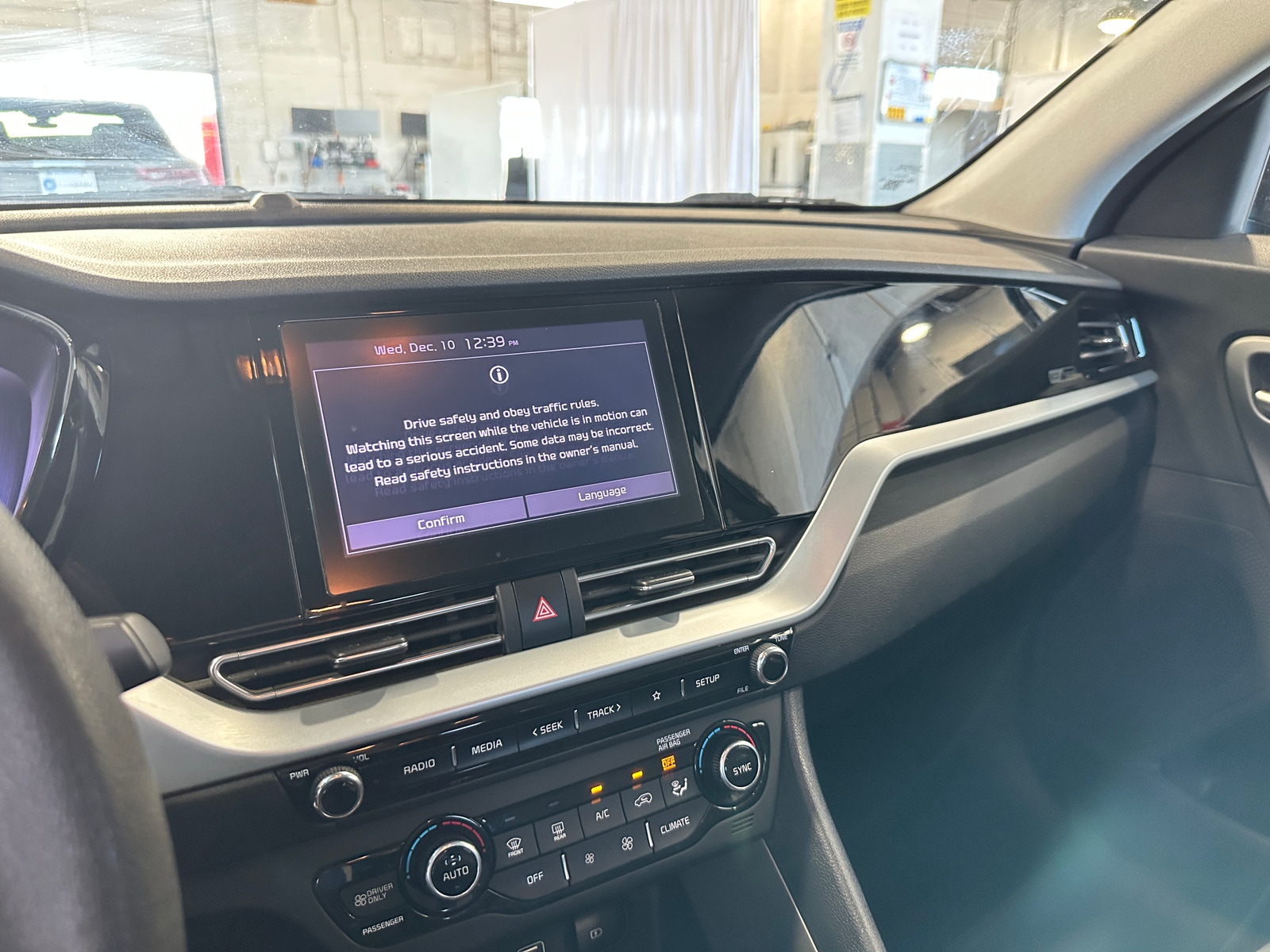 Thumbnail: 2022 Kia Niro - 4