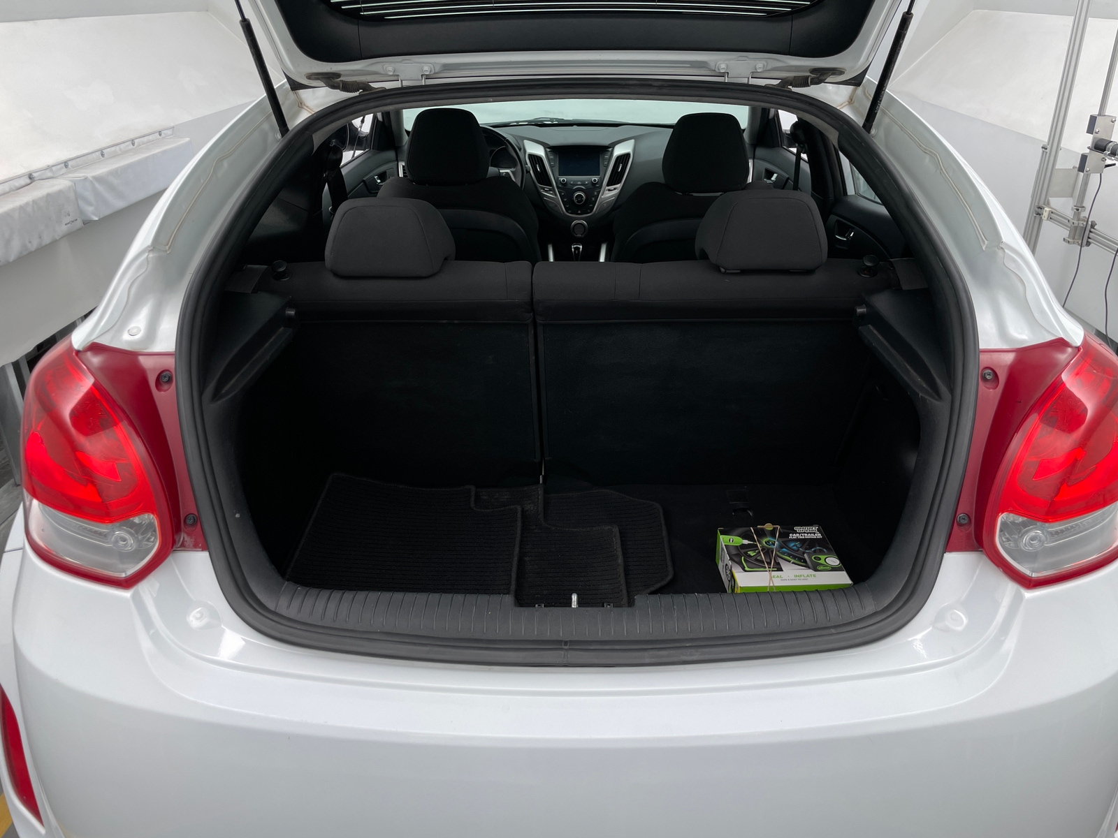 Thumbnail: 2017 Hyundai Veloster - 7