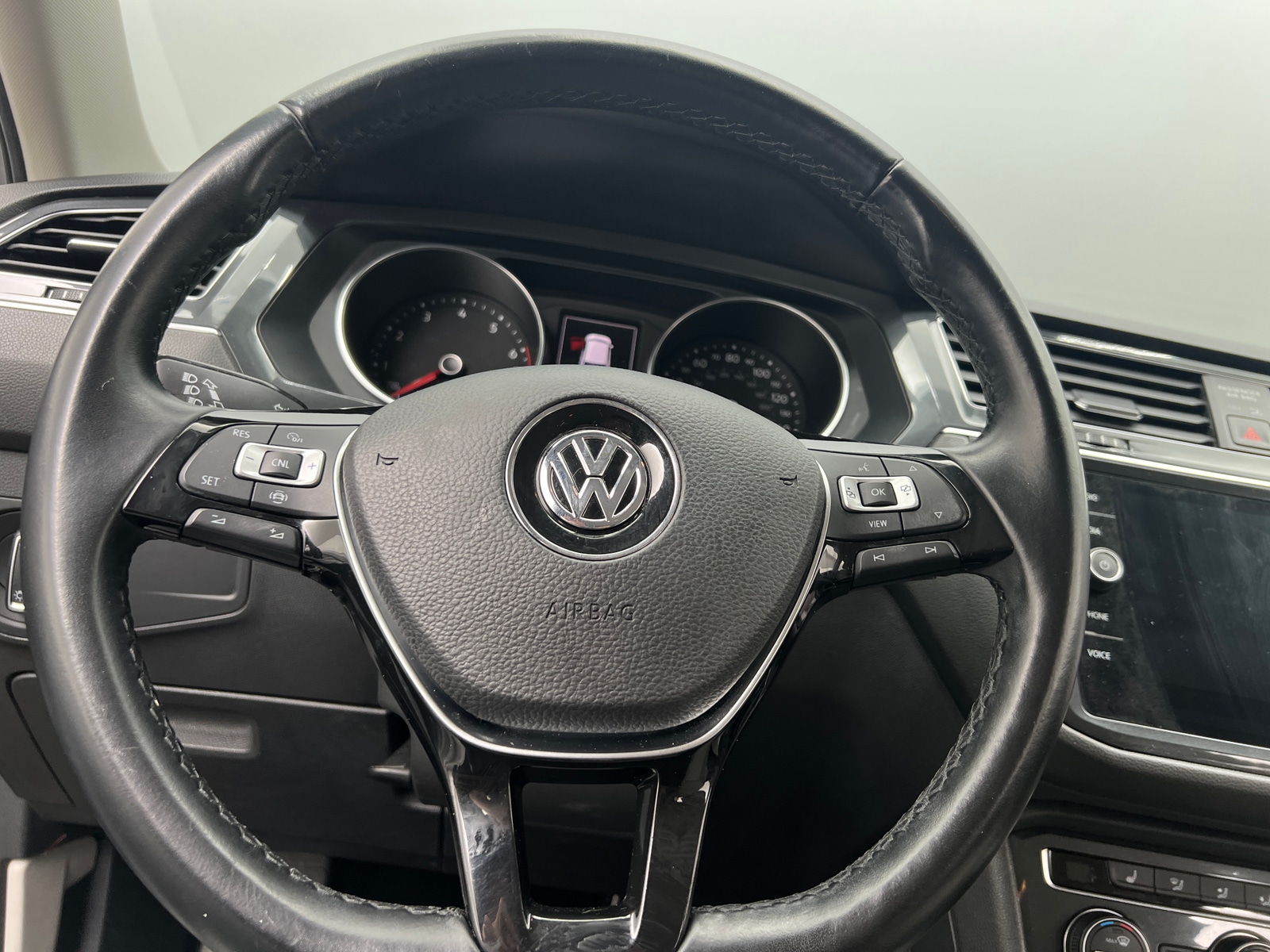 Thumbnail: 2019 Volkswagen Tiguan - 4
