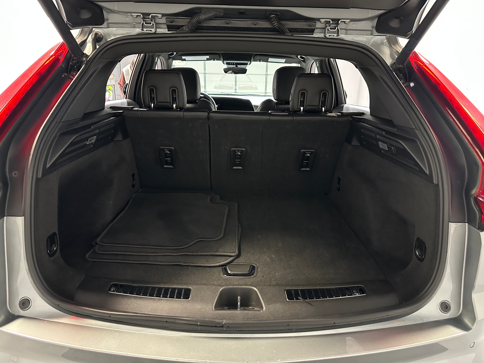 Thumbnail: 2024 Cadillac XT4 - 6