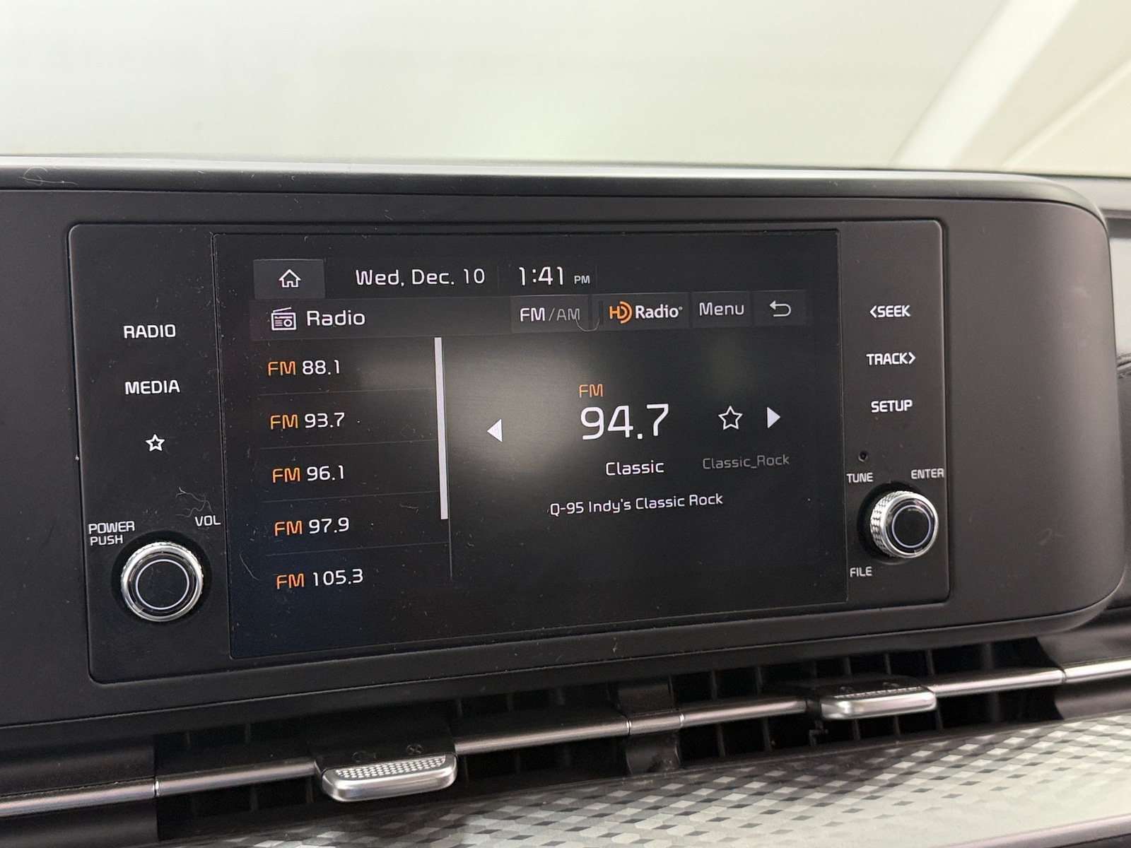 Thumbnail: 2023 Kia Carnival - 3