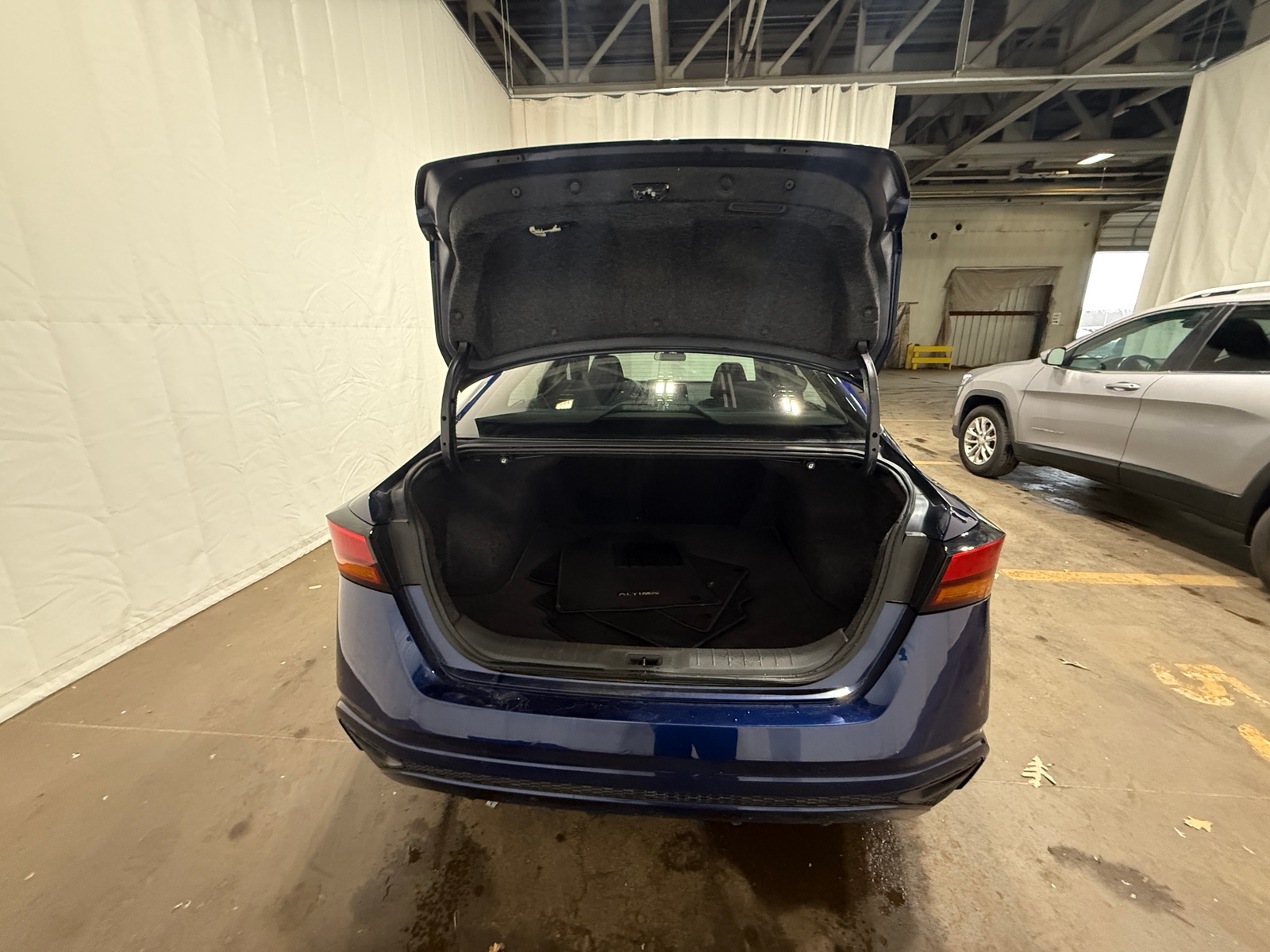 Thumbnail: 2019 Nissan Altima - 7