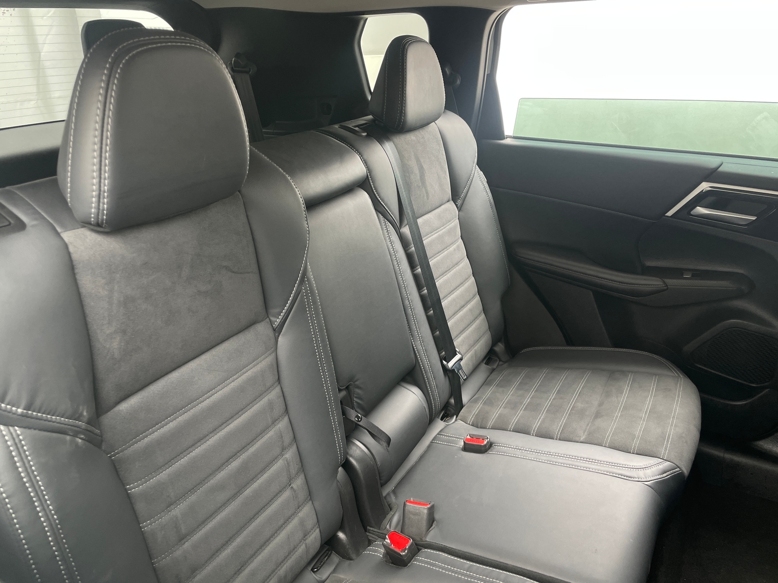 Thumbnail: 2023 Mitsubishi Outlander - 5