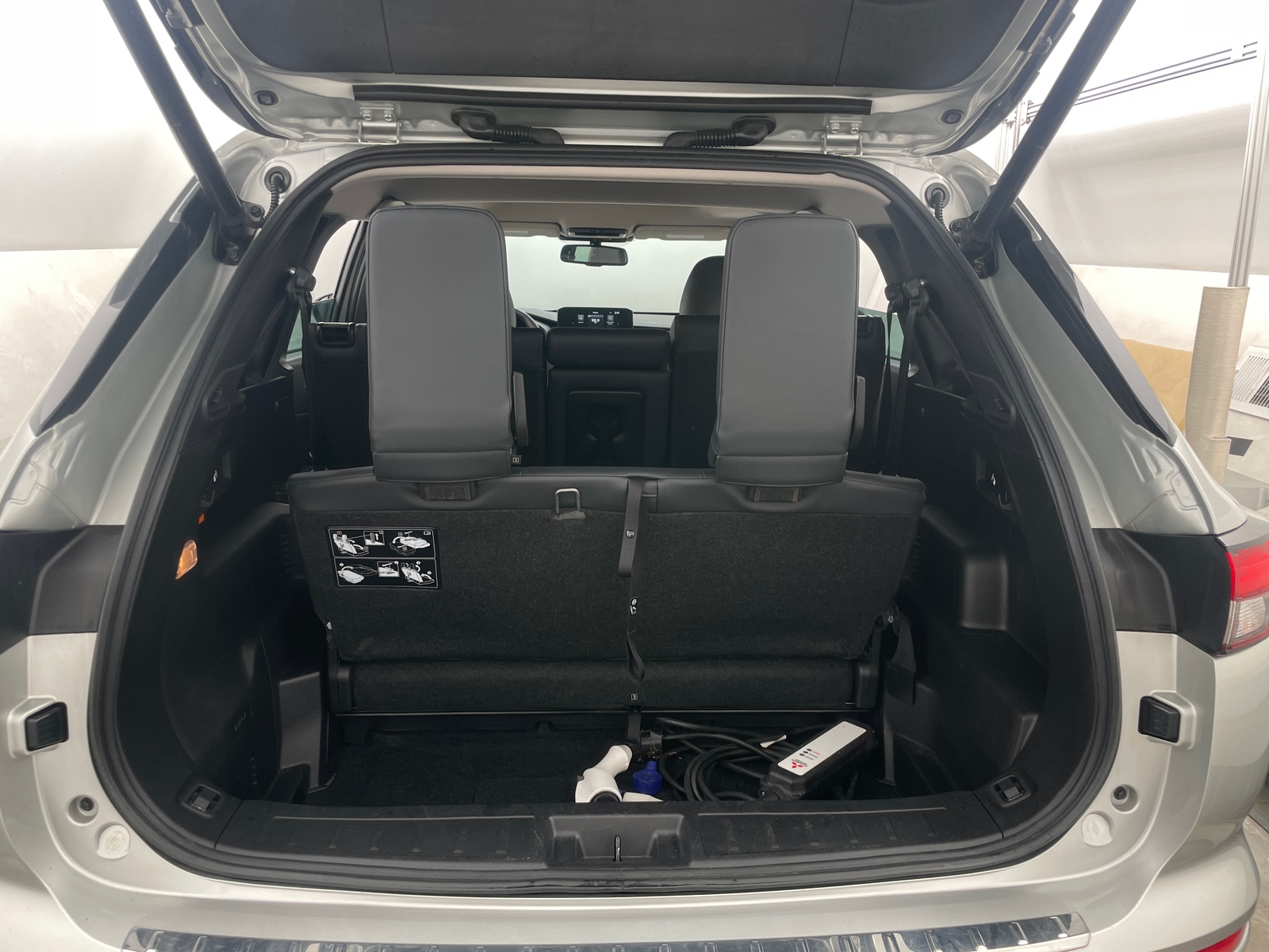 Thumbnail: 2023 Mitsubishi Outlander - 6