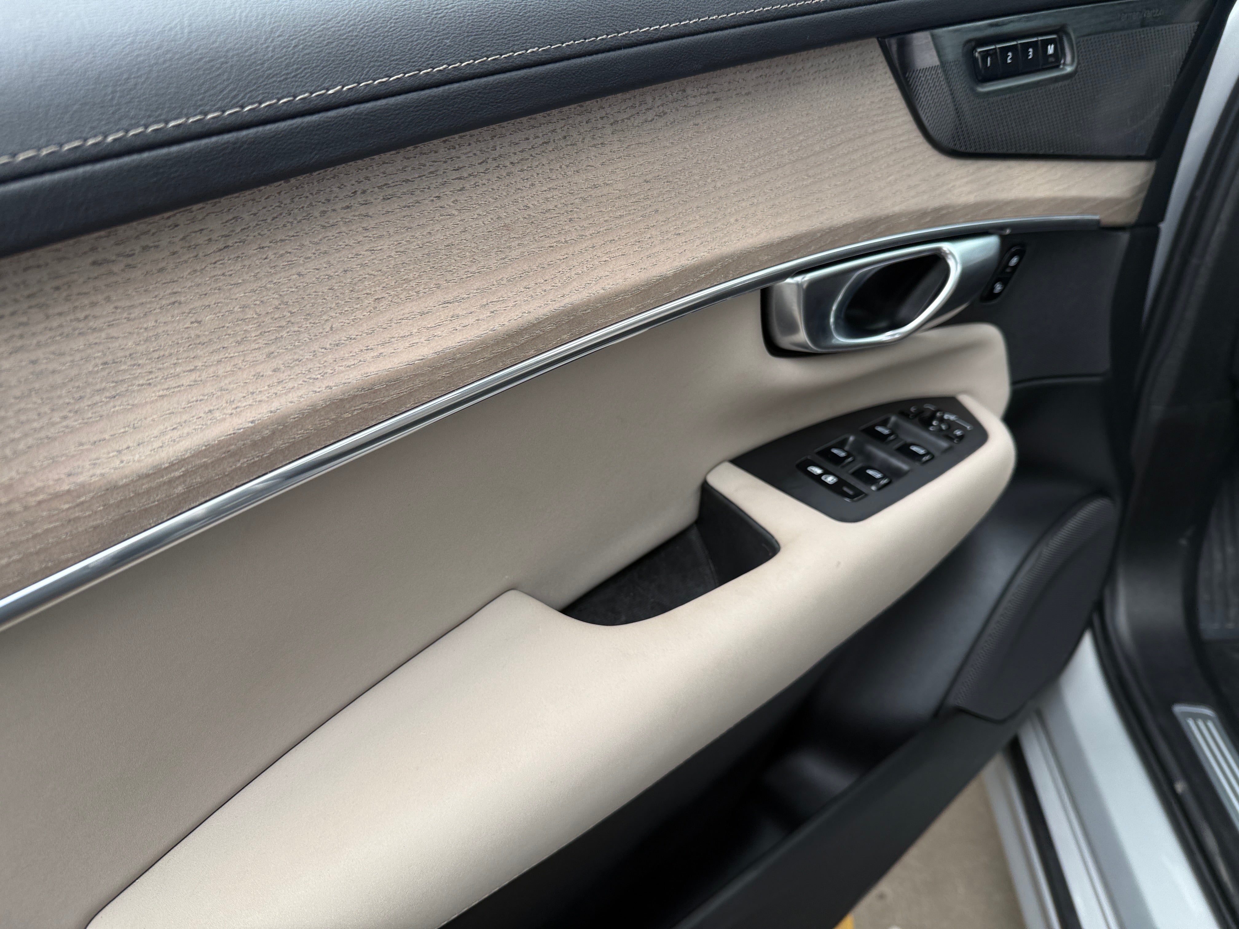 Image of 2025 Volvo XC90 B6 Plus Bright Theme (2025.5)