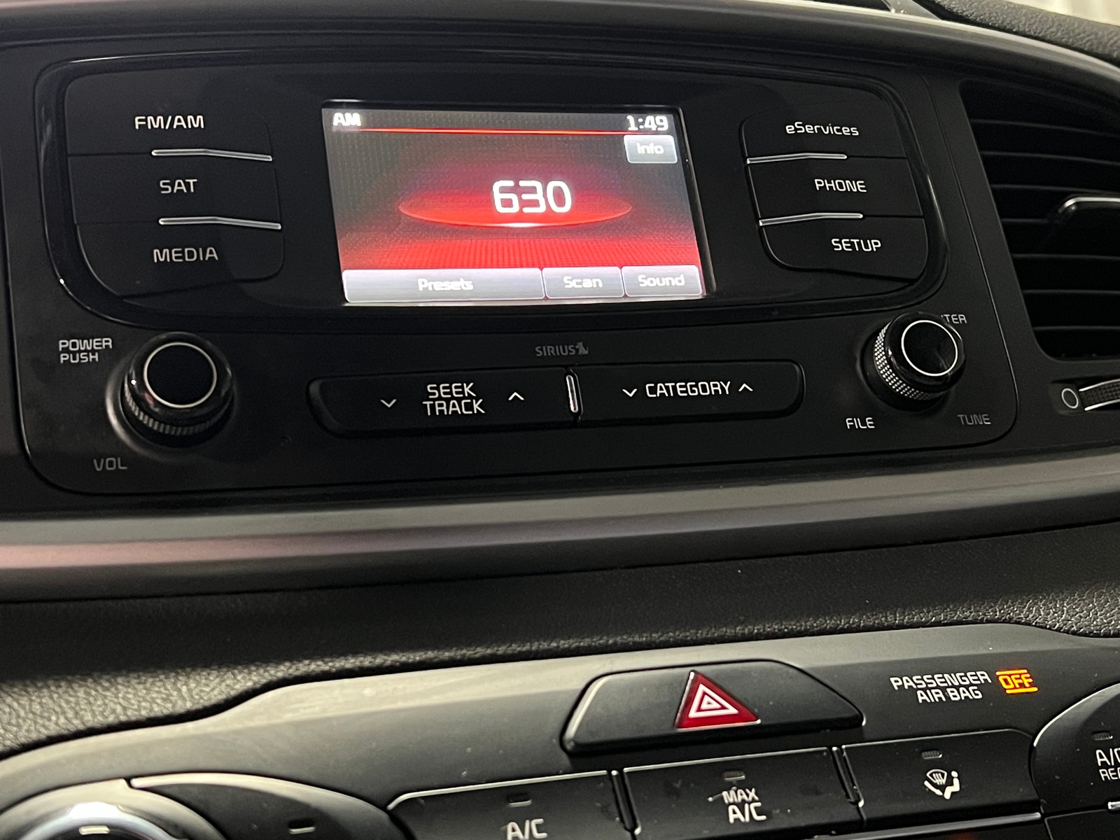 Thumbnail: 2016 Kia Sorento - 4