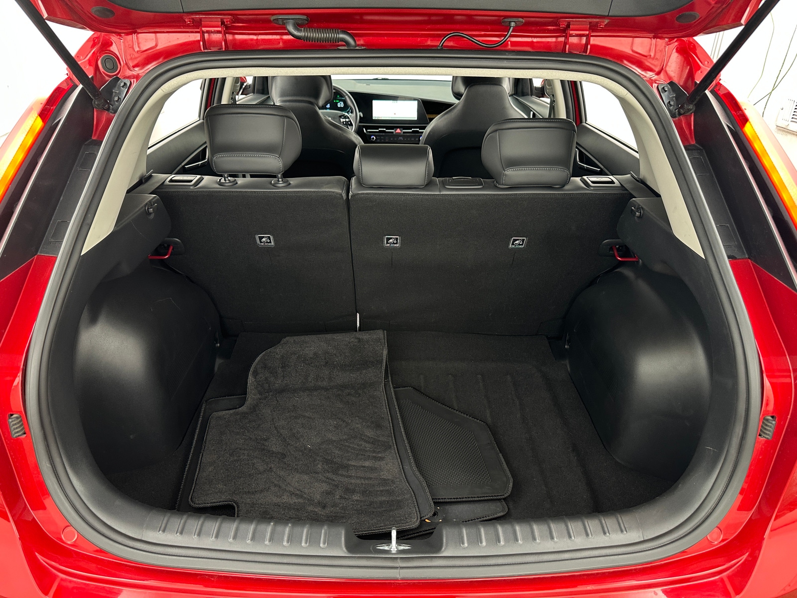 Thumbnail: 2023 Kia Niro - 7