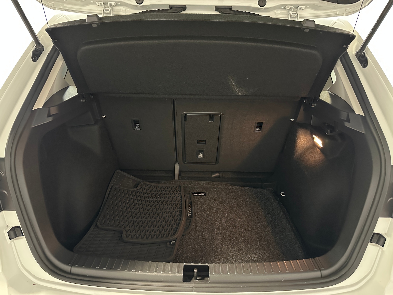 Thumbnail: 2022 Volkswagen Taos - 7