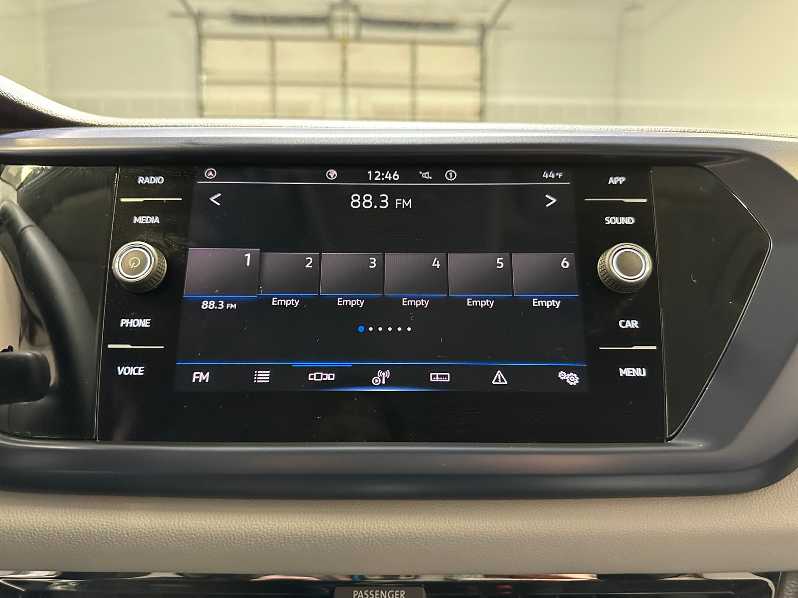 Thumbnail: 2022 Volkswagen Taos - 4