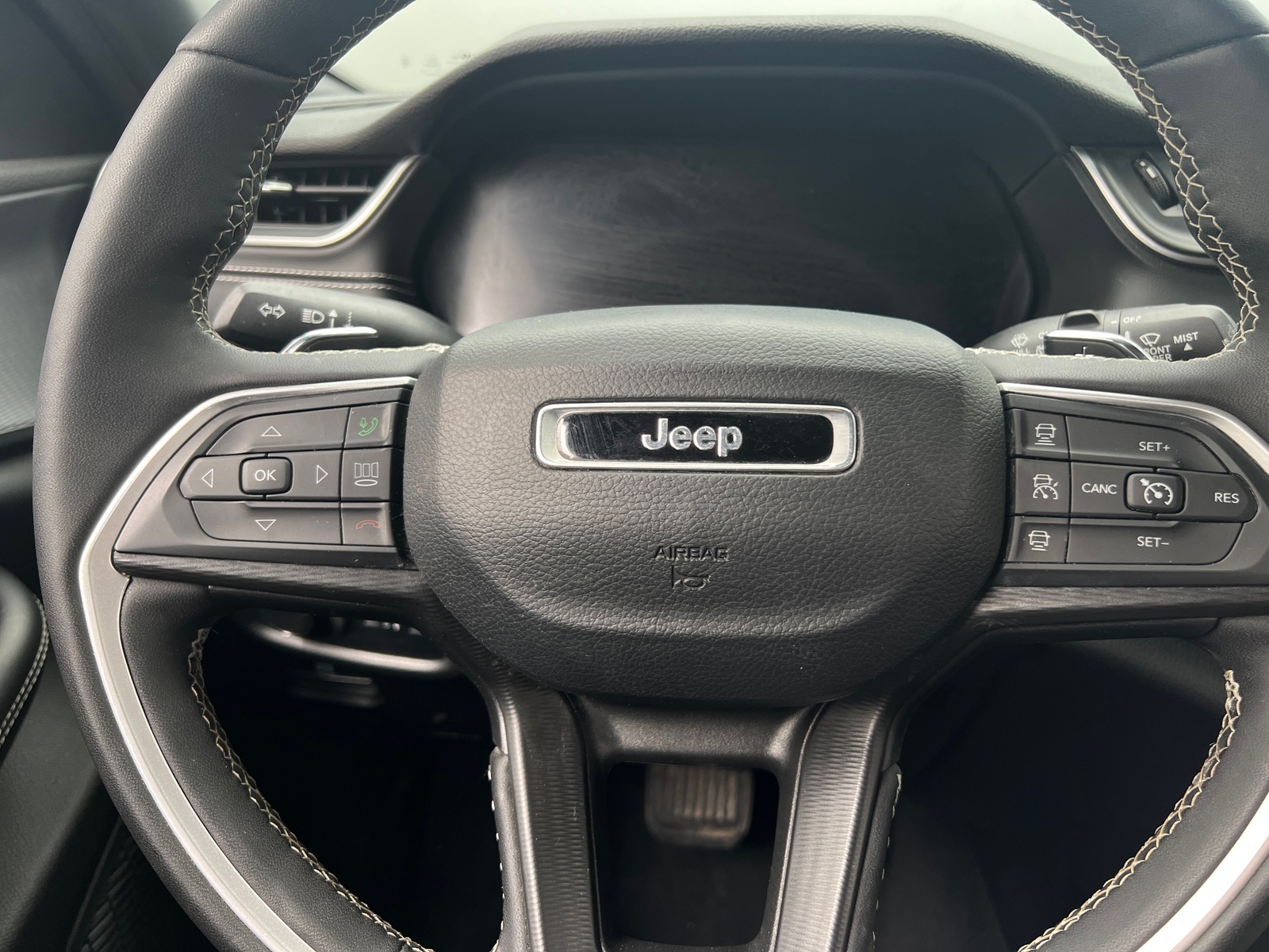 Thumbnail: 2023 Jeep Grand Cherokee L - 4