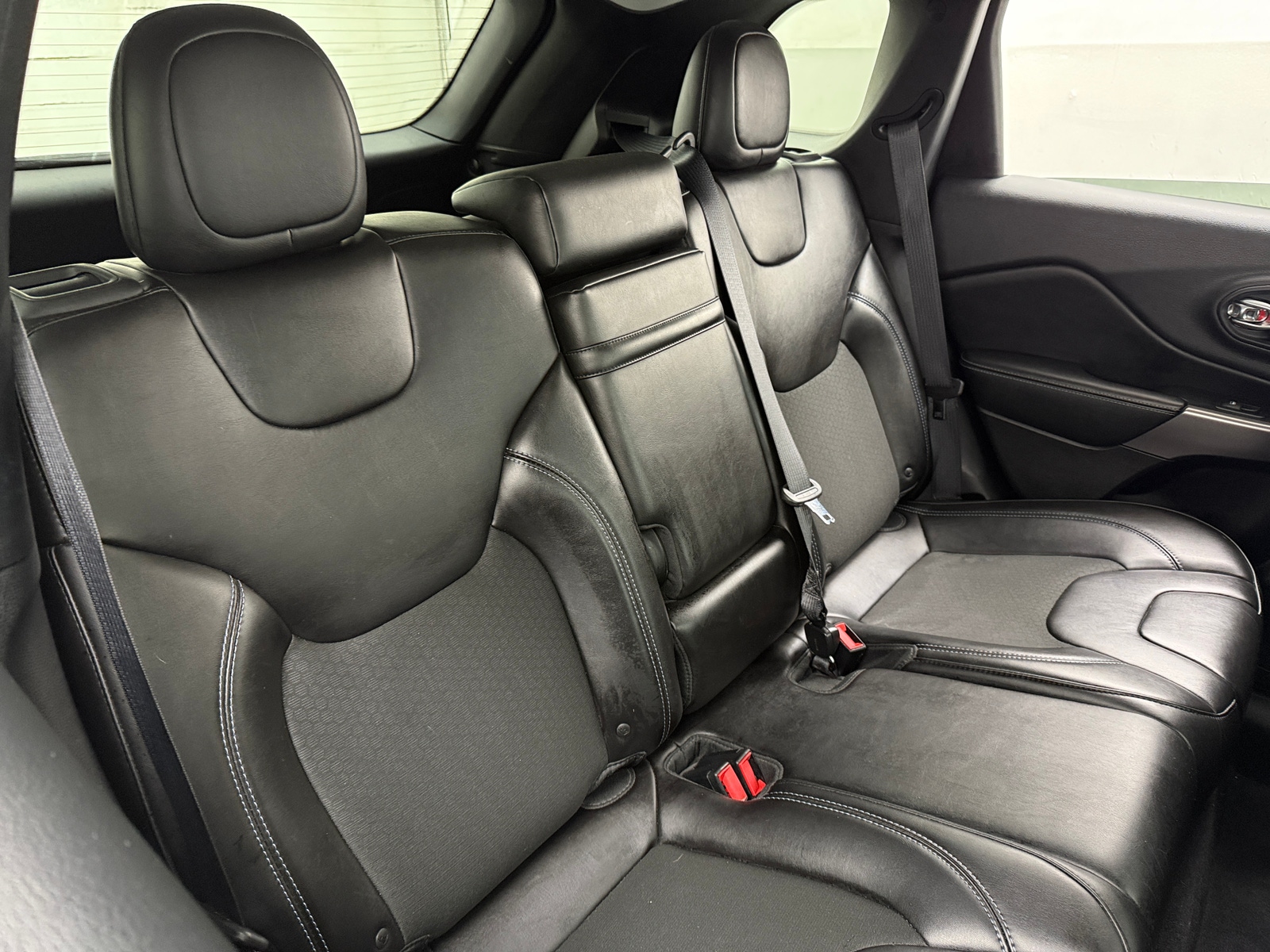 Thumbnail: 2019 Jeep Cherokee - 6