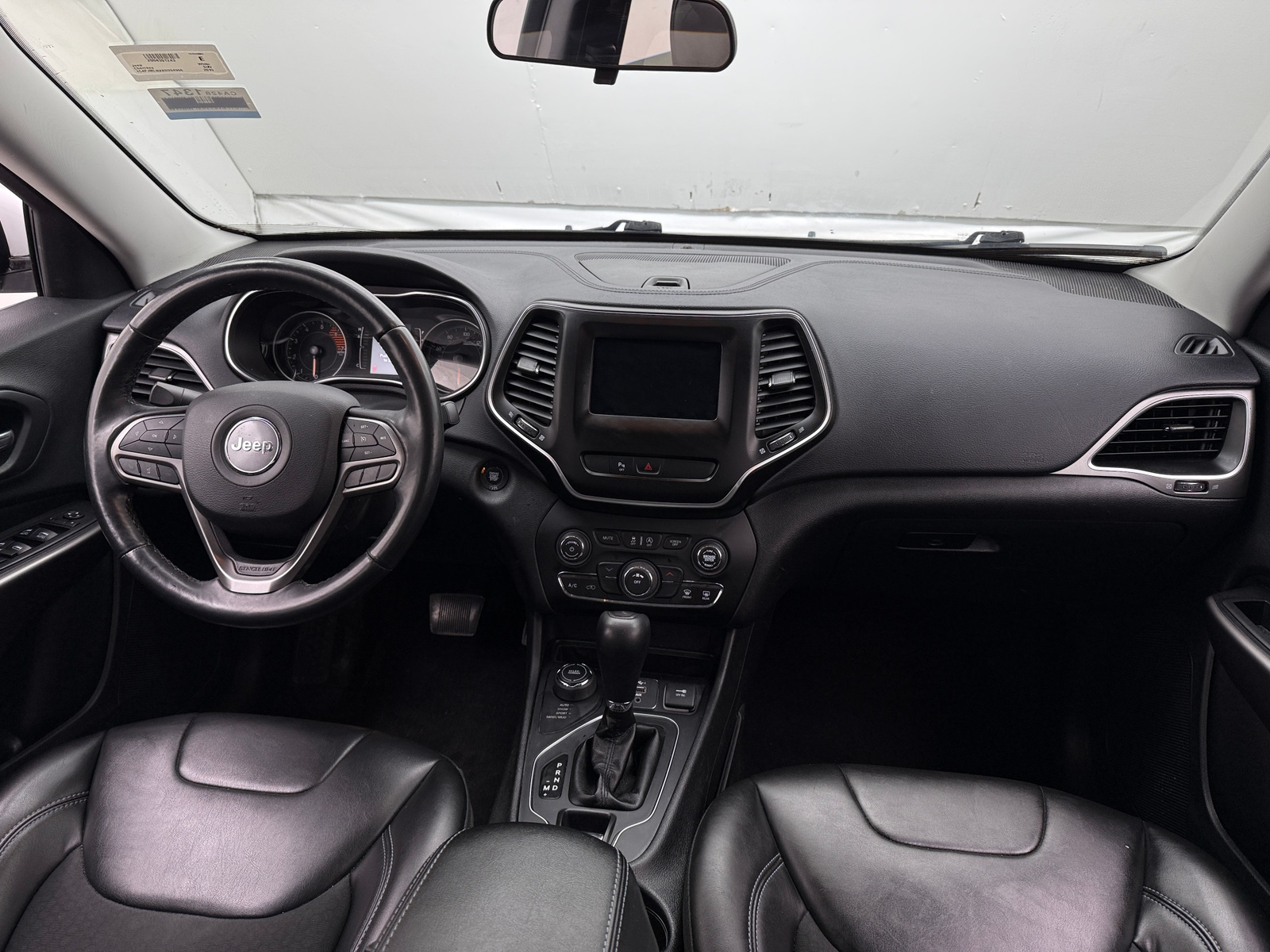 Thumbnail: 2019 Jeep Cherokee - 3