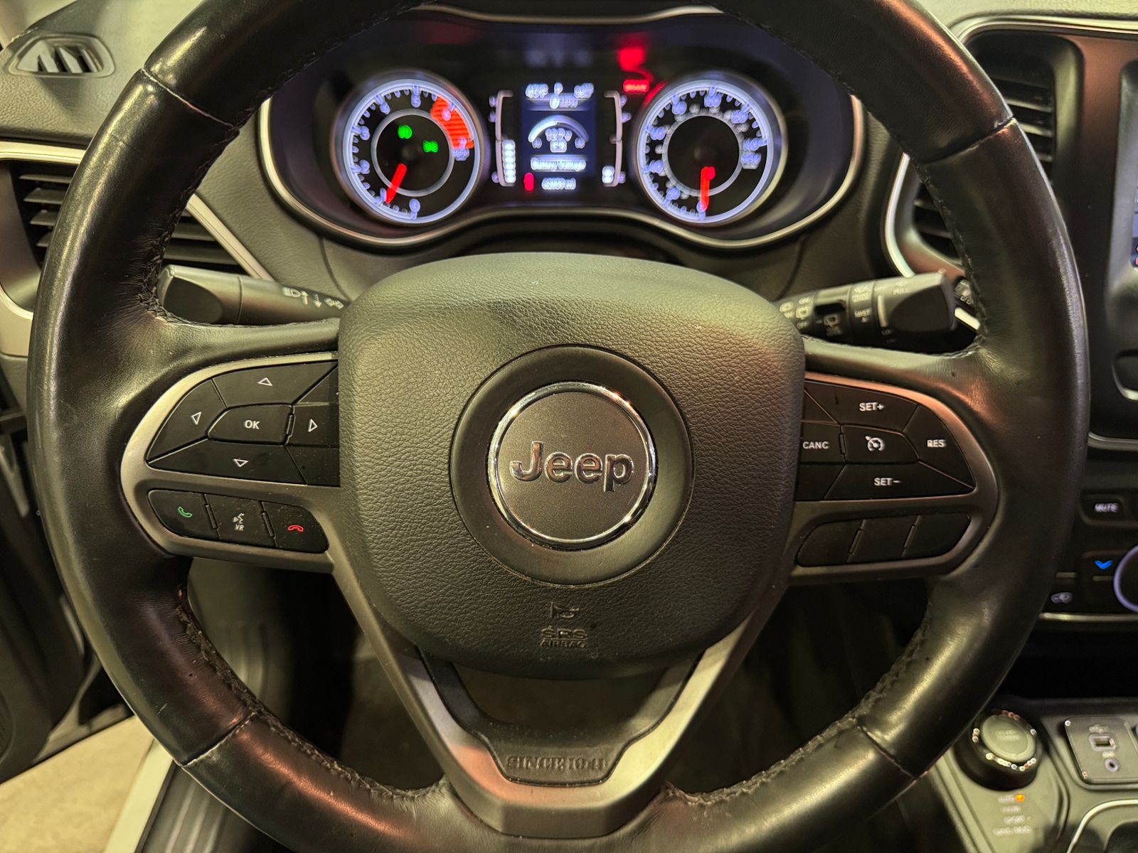 Thumbnail: 2019 Jeep Cherokee - 5