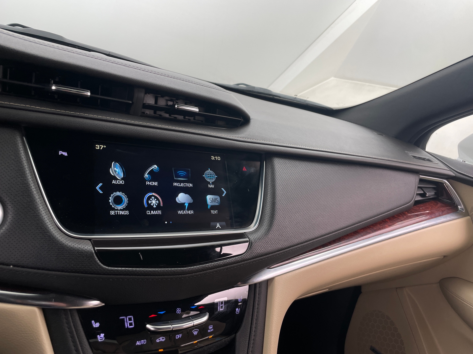 Thumbnail: 2019 Cadillac XT5 - 3