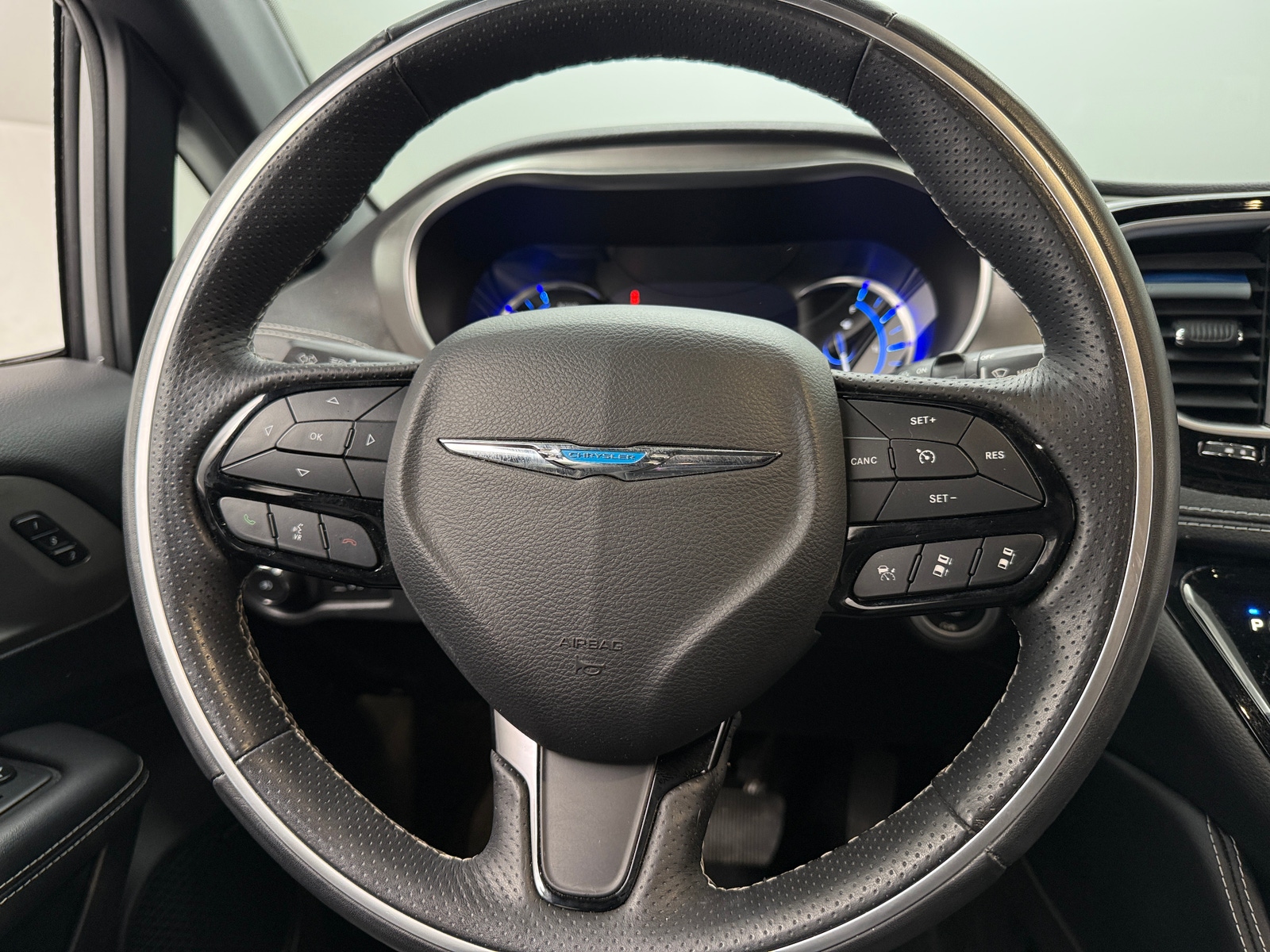 Thumbnail: 2021 Chrysler Pacifica - 4