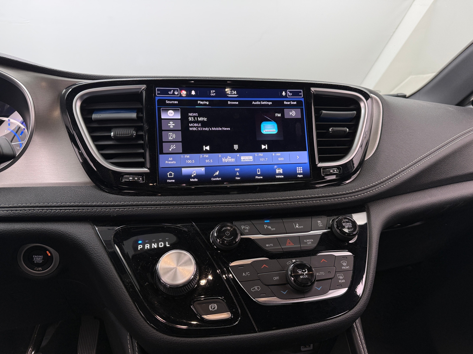 Thumbnail: 2021 Chrysler Pacifica - 3