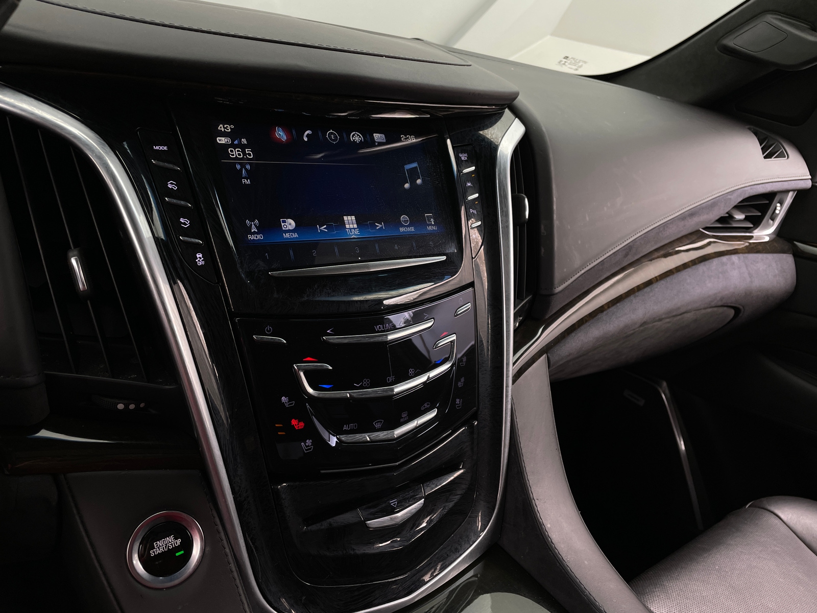 Thumbnail: 2019 Cadillac Escalade - 3