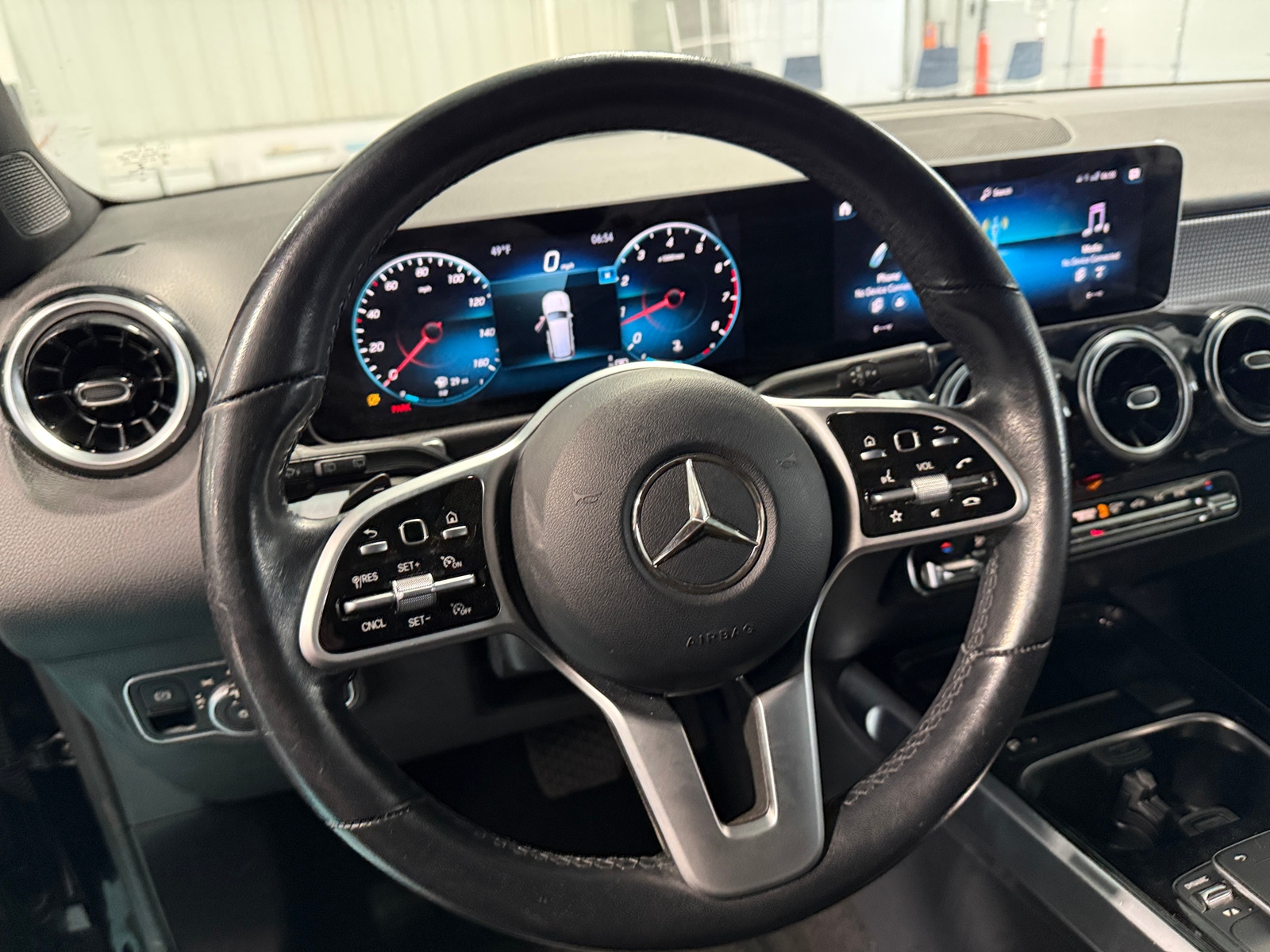 Thumbnail: 2021 Mercedes-Benz GLB - 4