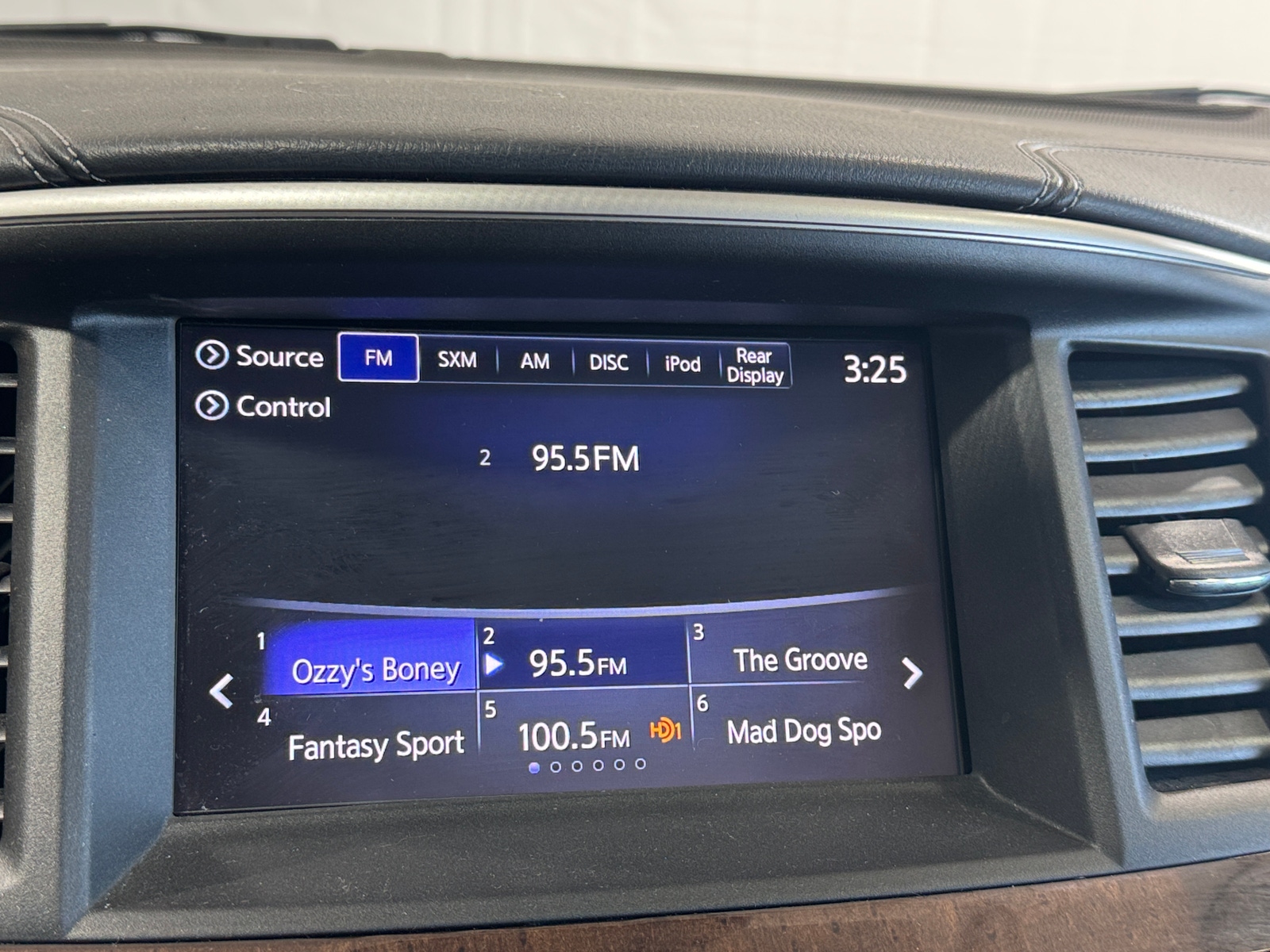 Thumbnail: 2017 INFINITI QX60 - 3