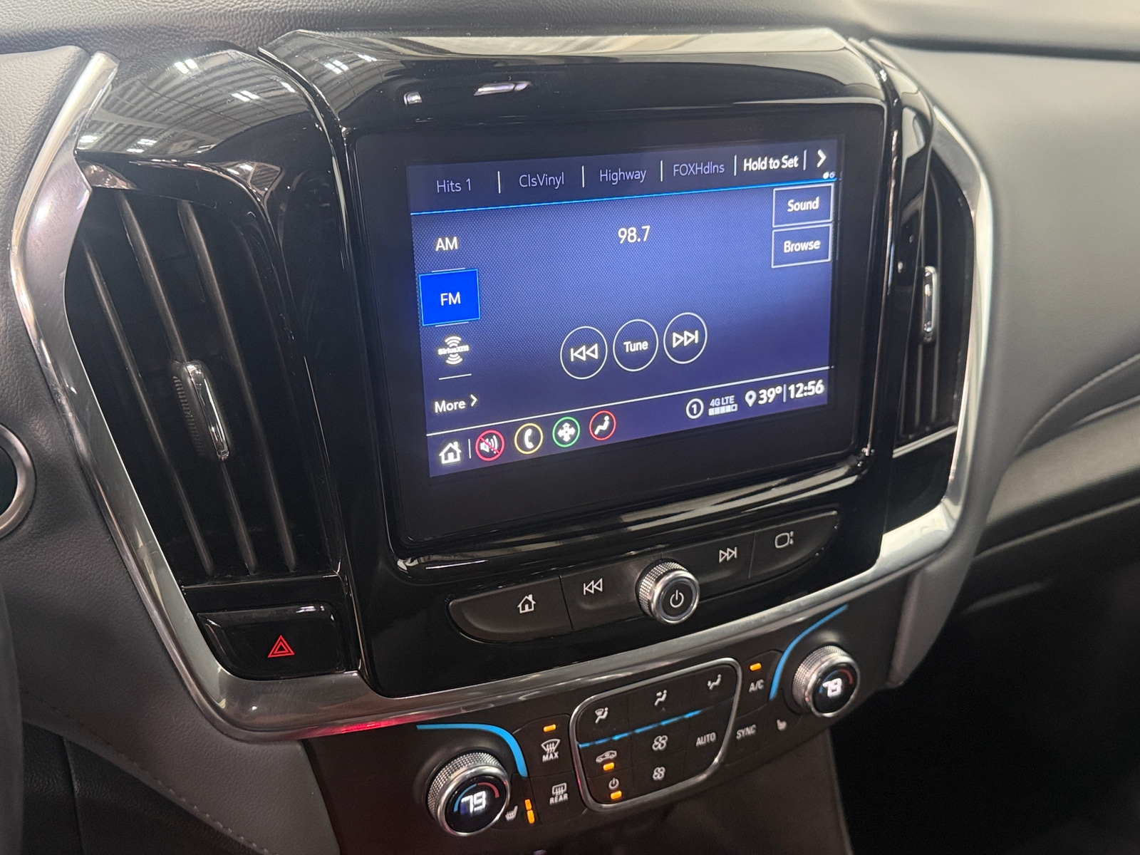 Thumbnail: 2021 Chevrolet Traverse - 4