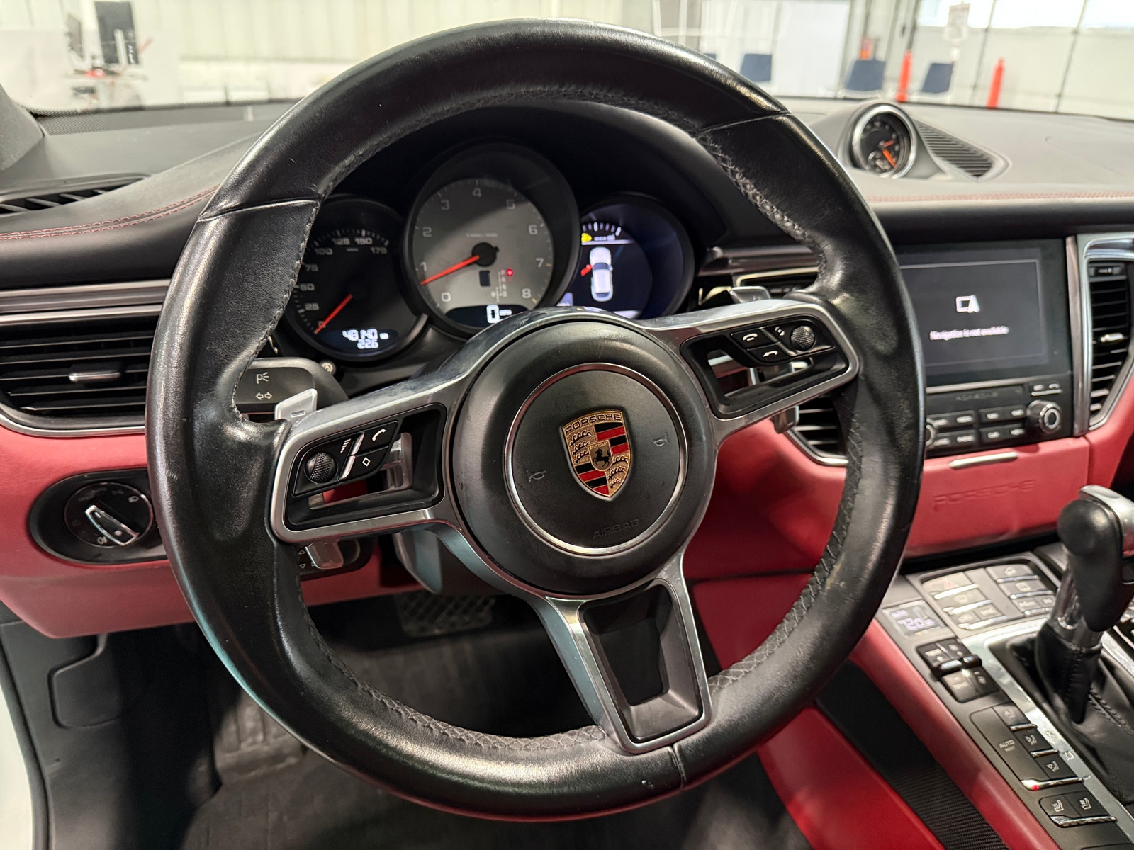 Thumbnail: 2017 Porsche Macan - 4