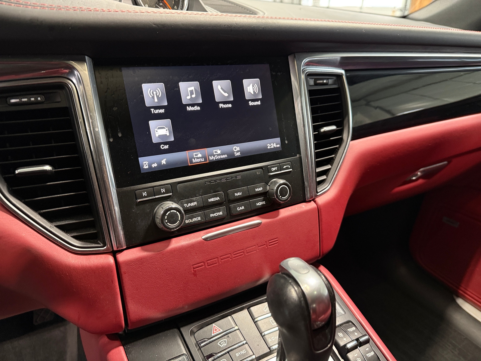 Thumbnail: 2017 Porsche Macan - 3