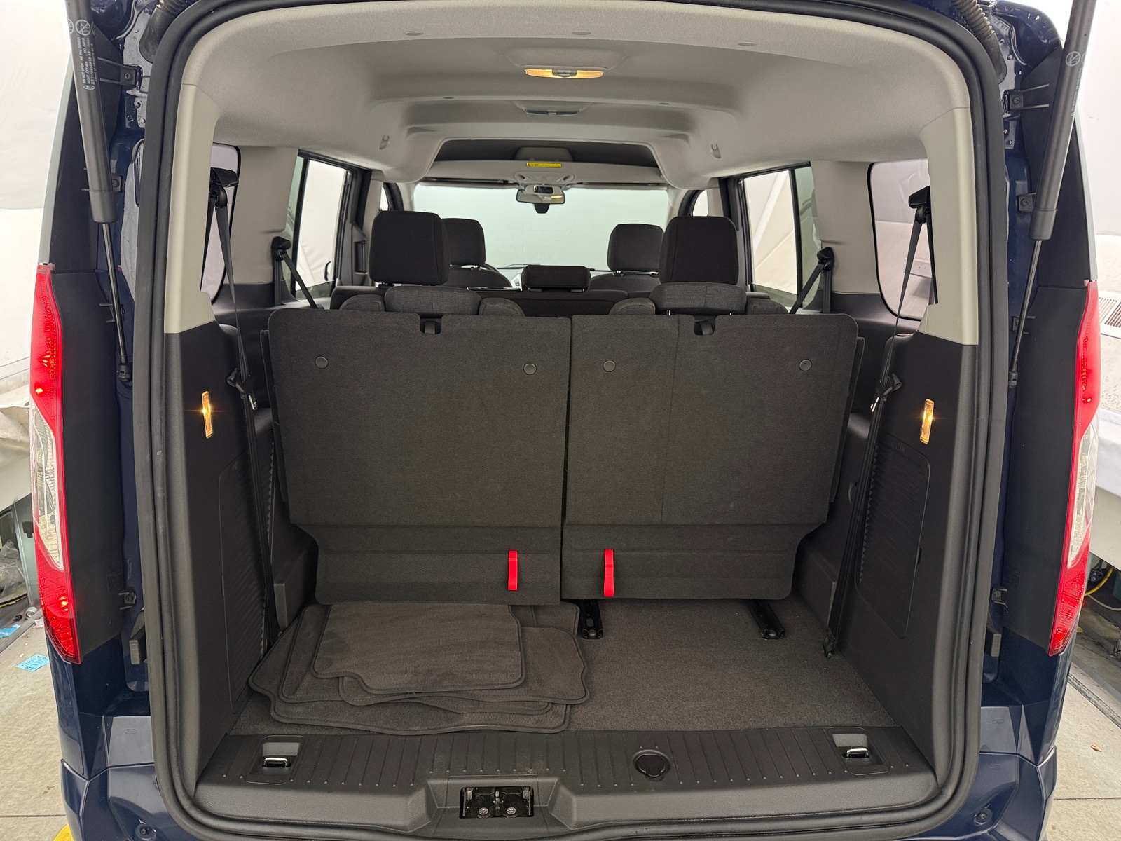 Thumbnail: 2018 Ford Transit Series - 7