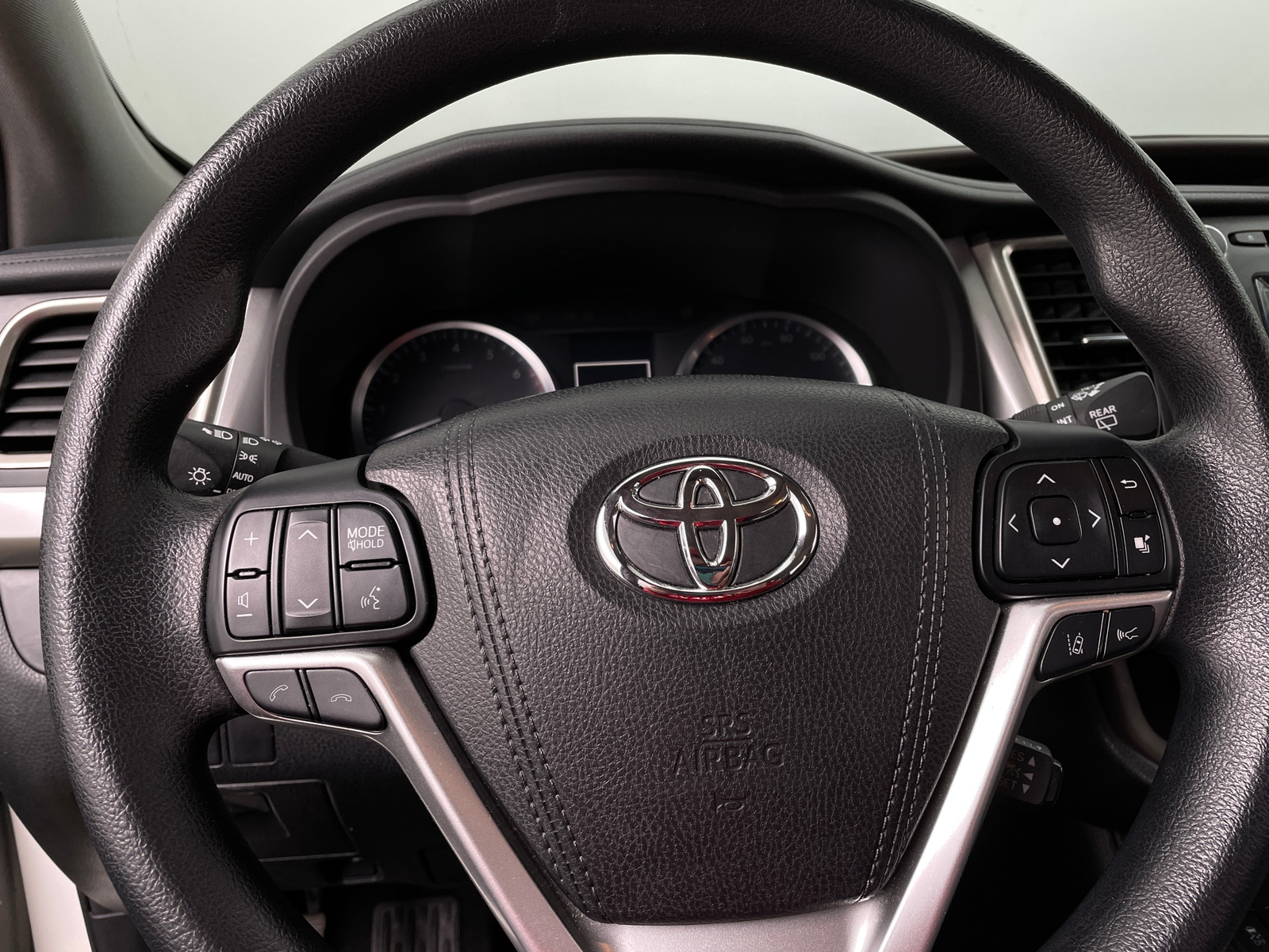 Thumbnail: 2017 Toyota Highlander - 5