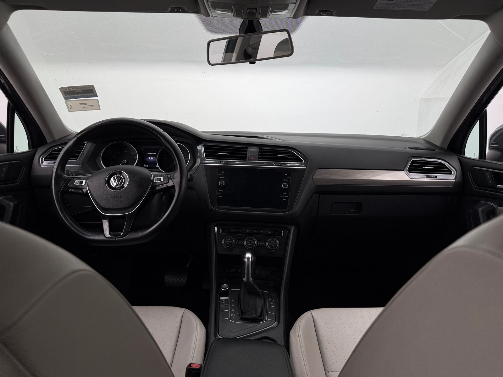 Thumbnail: 2018 Volkswagen Tiguan - 2