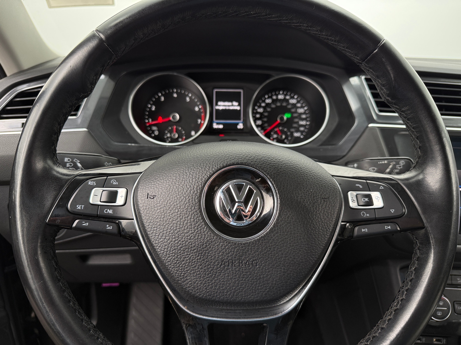 Thumbnail: 2018 Volkswagen Tiguan - 4