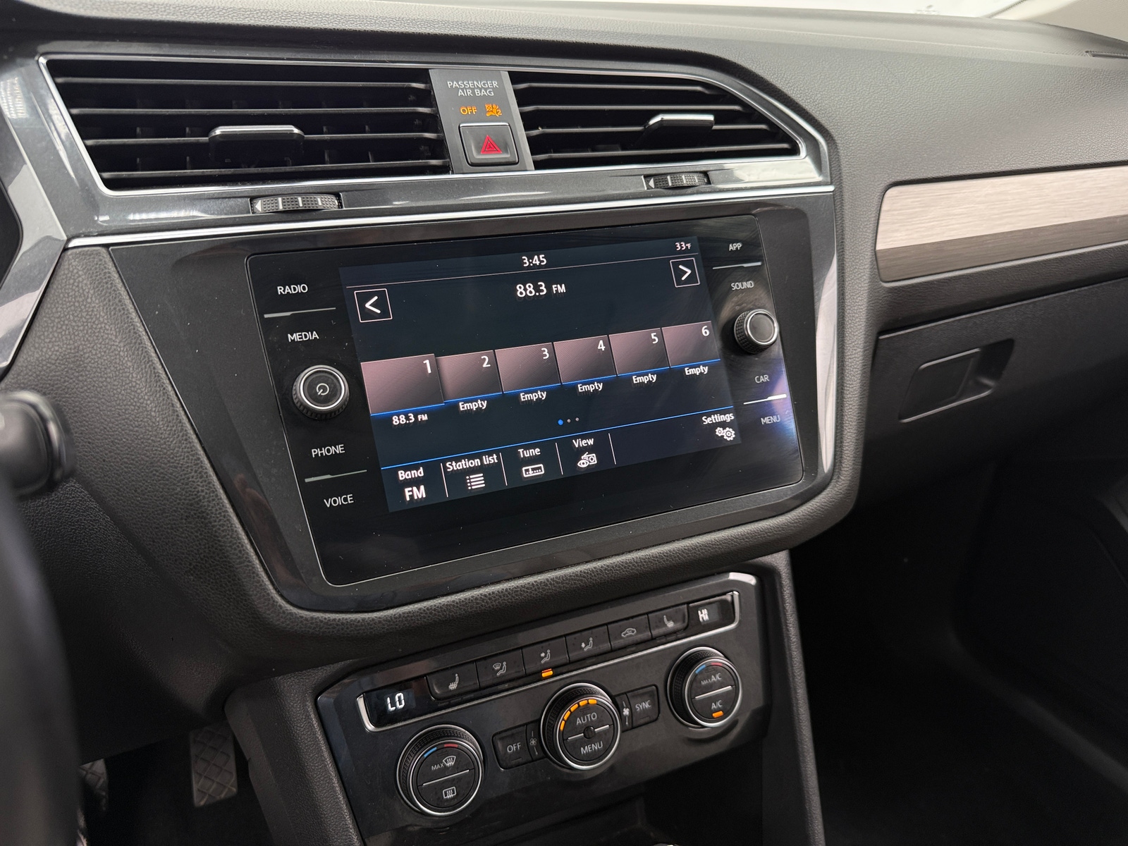 Thumbnail: 2018 Volkswagen Tiguan - 3