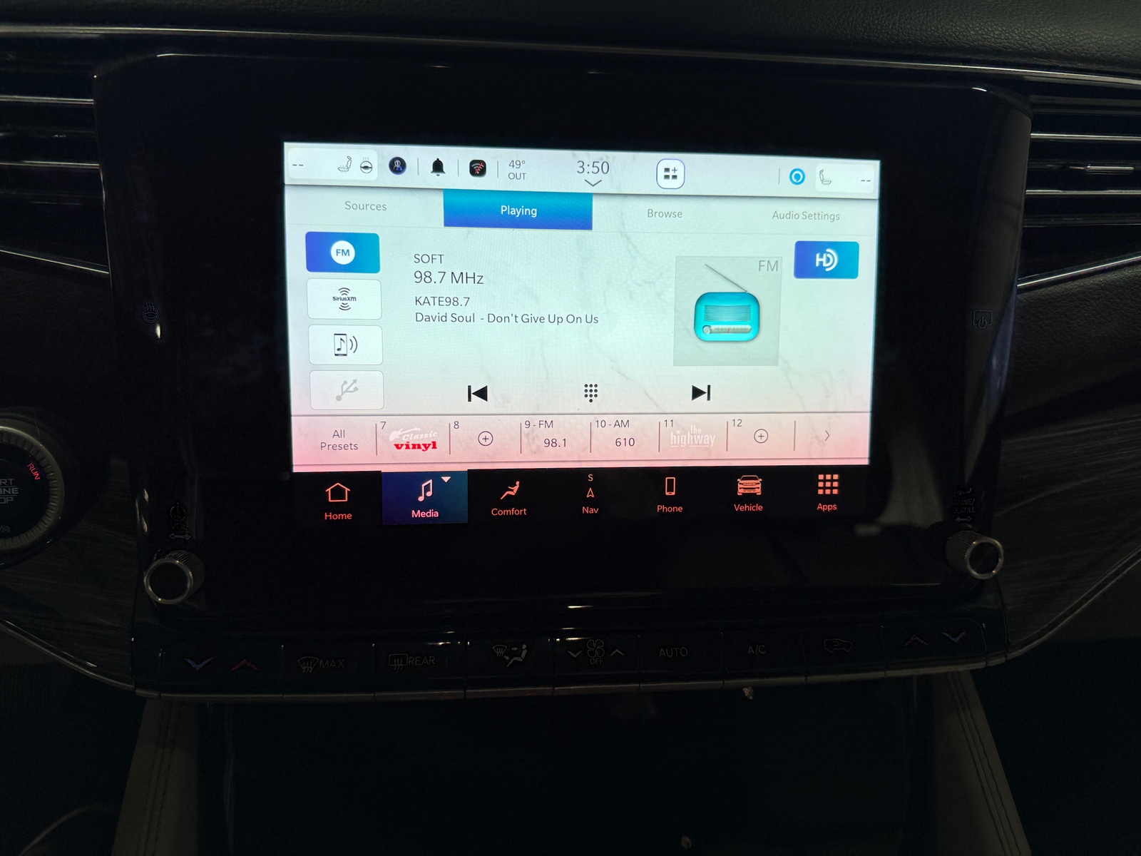 Thumbnail: 2022 Jeep Wagoneer - 3