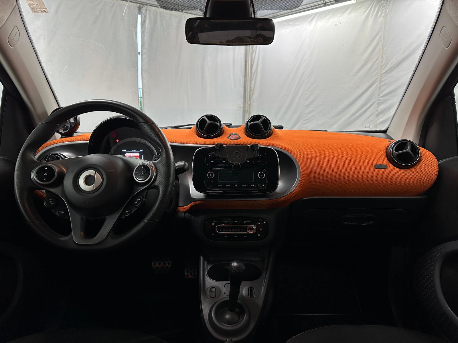 Thumbnail: 2016 smart fortwo - 3
