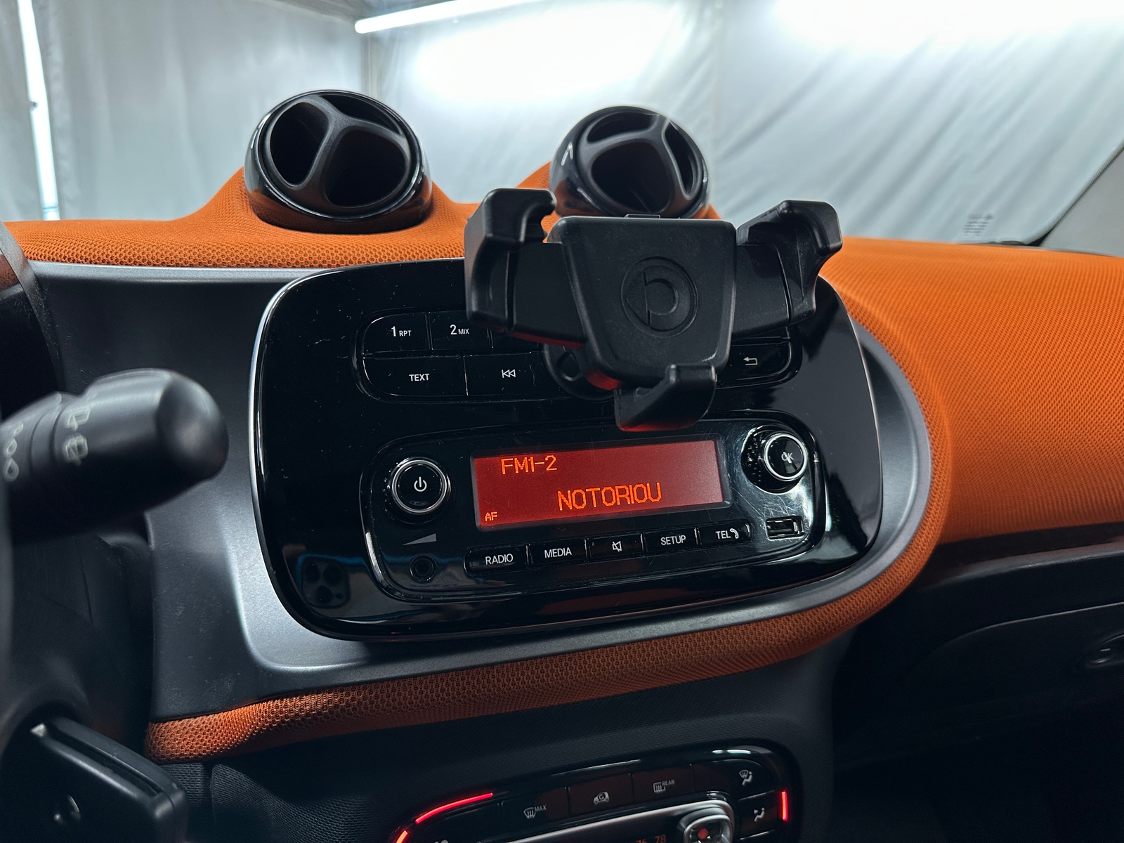 Thumbnail: 2016 smart fortwo - 4